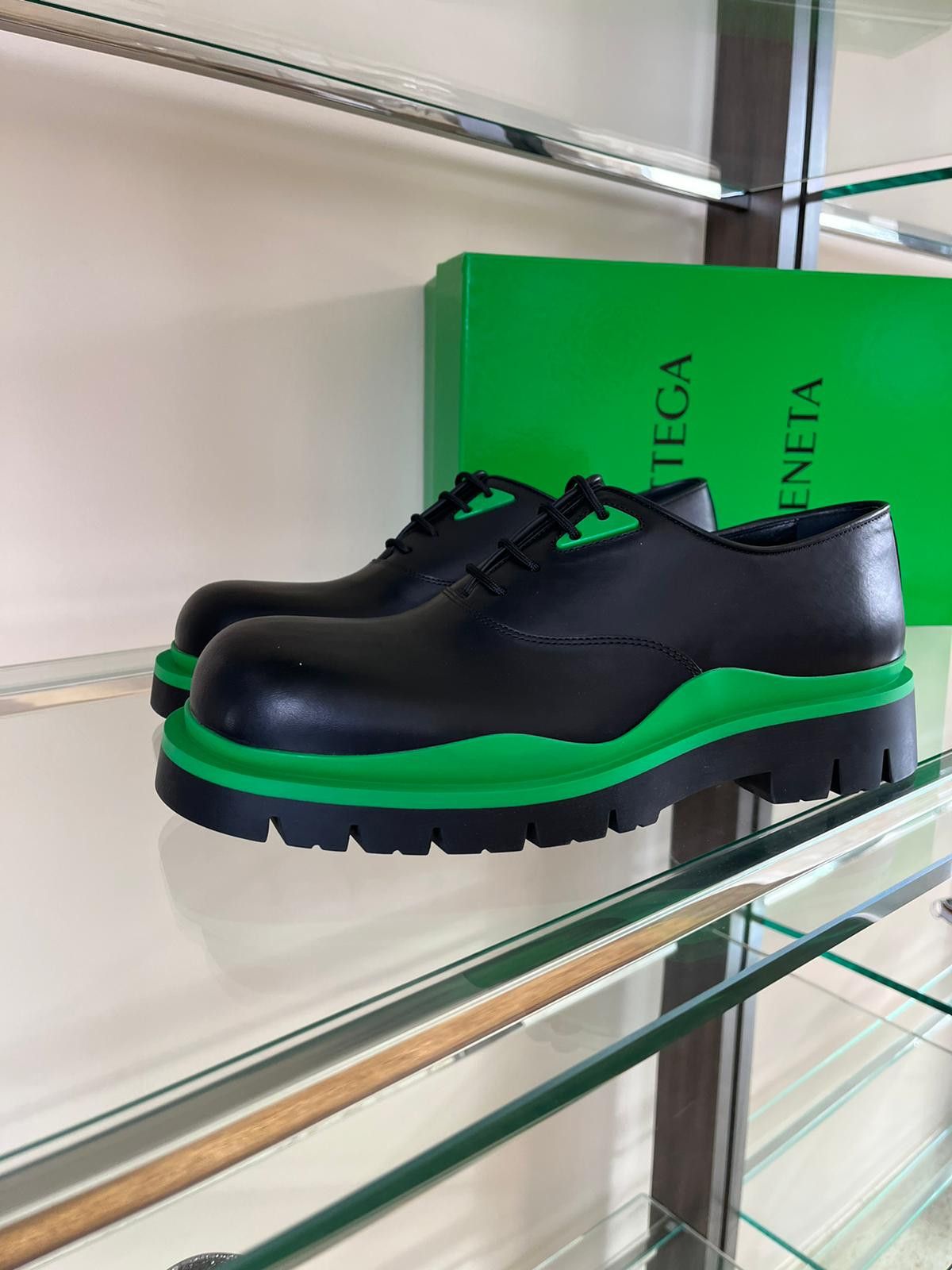 Bottega Veneta Military Calf Lace Up Boots Low in Black / Green Size US 8 / EU 41 - 2 Thumbnail