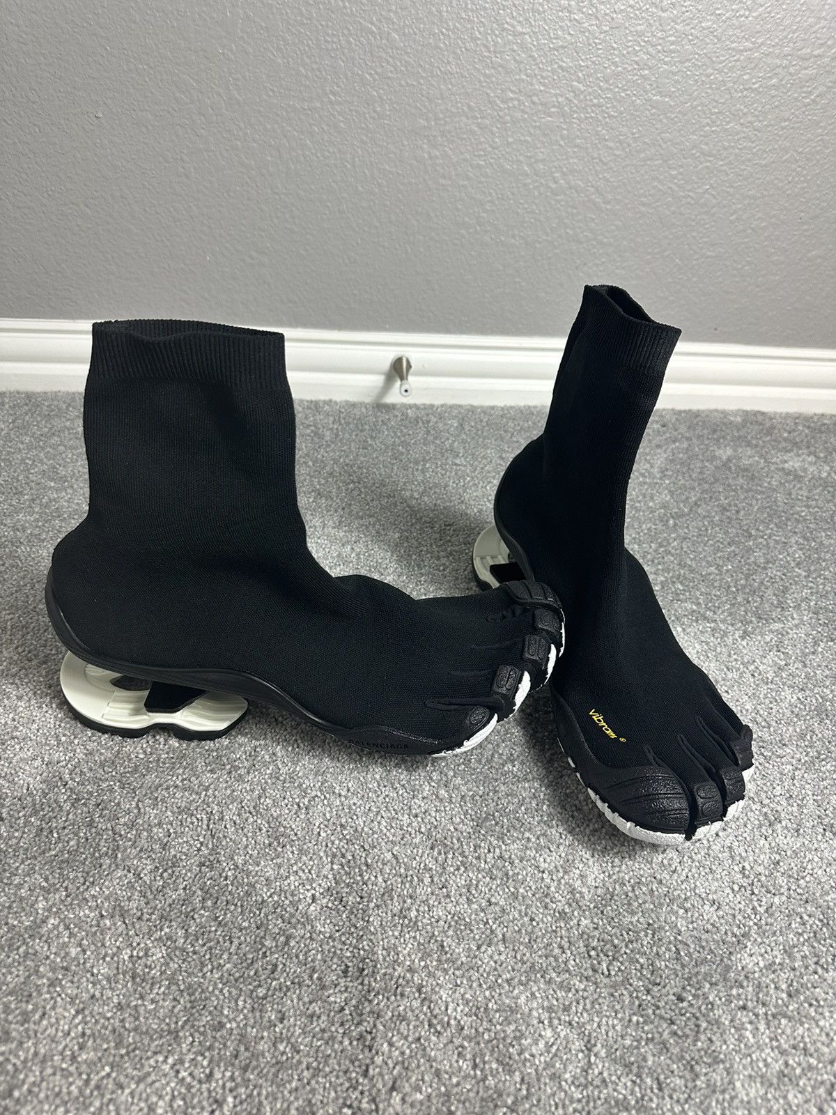 Balenciaga balenciaga x vibram Size US 12 / EU 45 - 2 Thumbnail