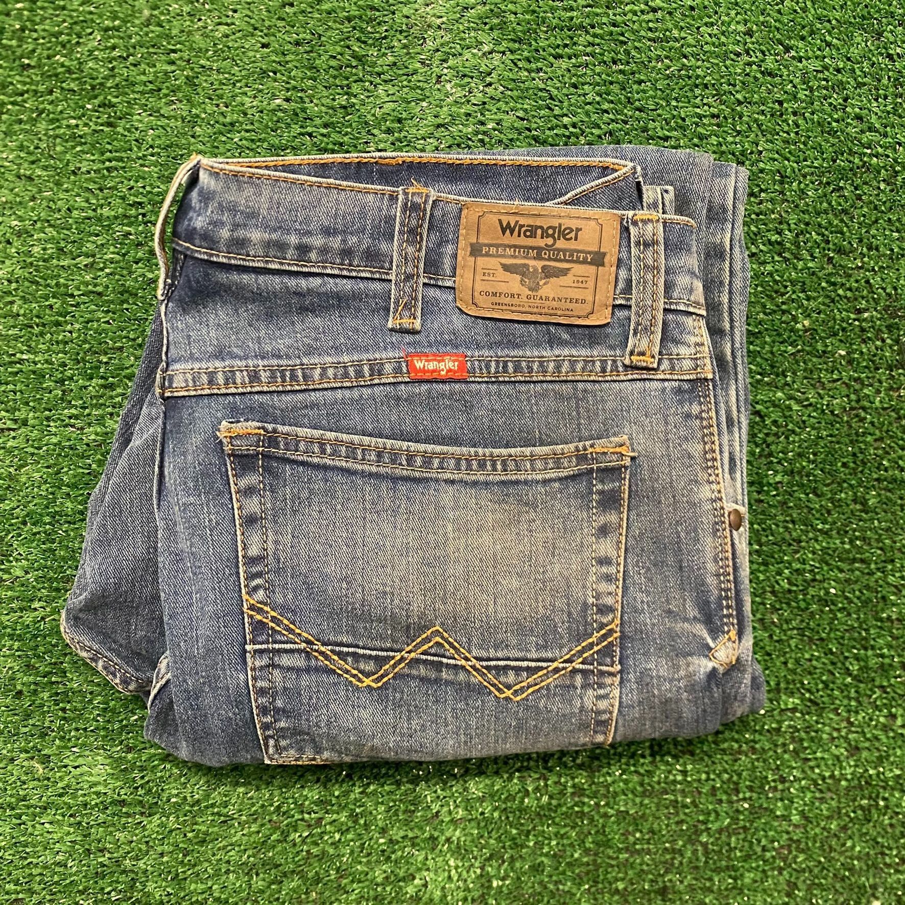 Wrangler Wrangler Distressed Relaxed Boot Cut Denim Jeans Pants Size US 34 / EU 50 - 1 Thumbnail