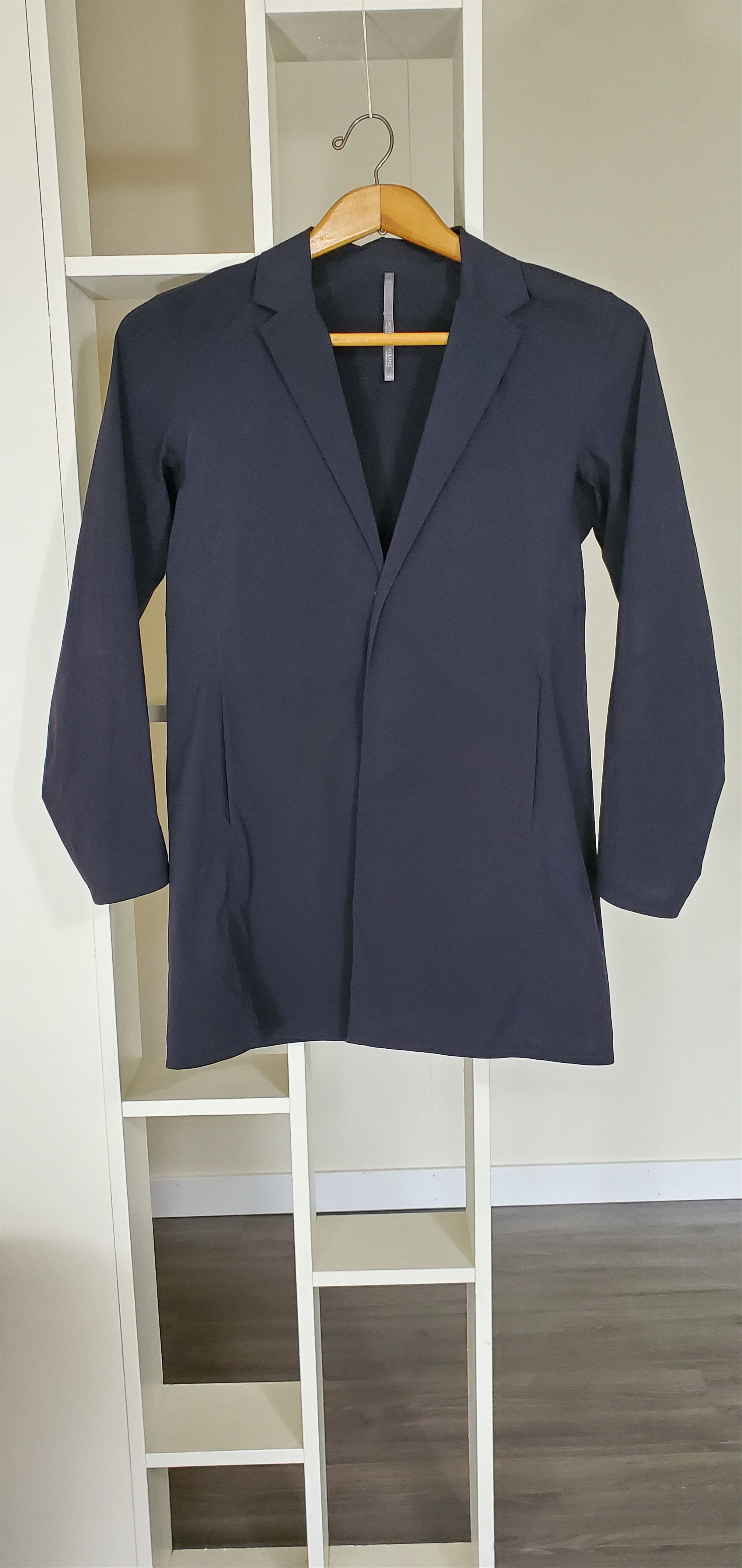 image of Arcteryx Veilance Doeln Coat Medium in Black, Men's