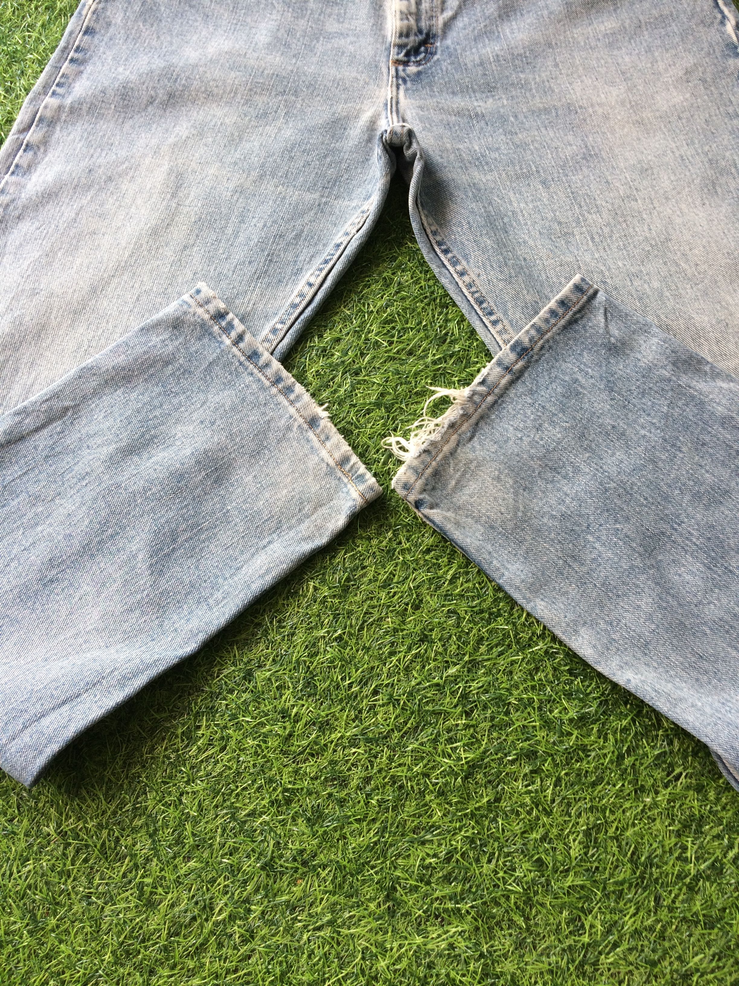 Vintage Vintage Light Wash Distressed Jeans #B-593 Size US 33 - 5 Thumbnail