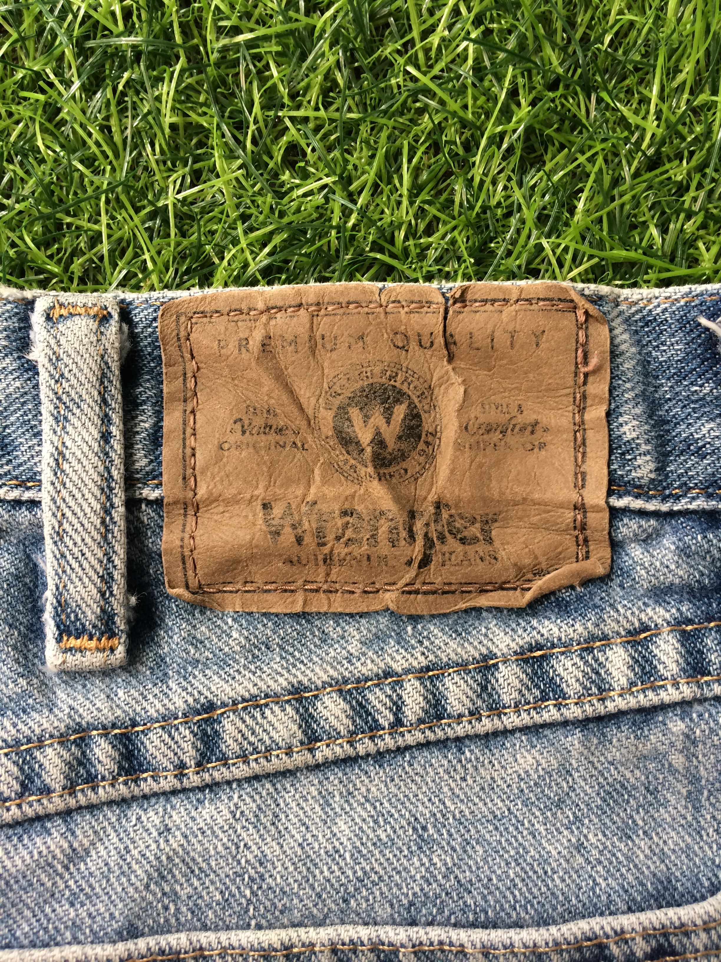 Vintage Vintage Light Wash Distressed Jeans #B-593 Size US 33 - 9 Thumbnail