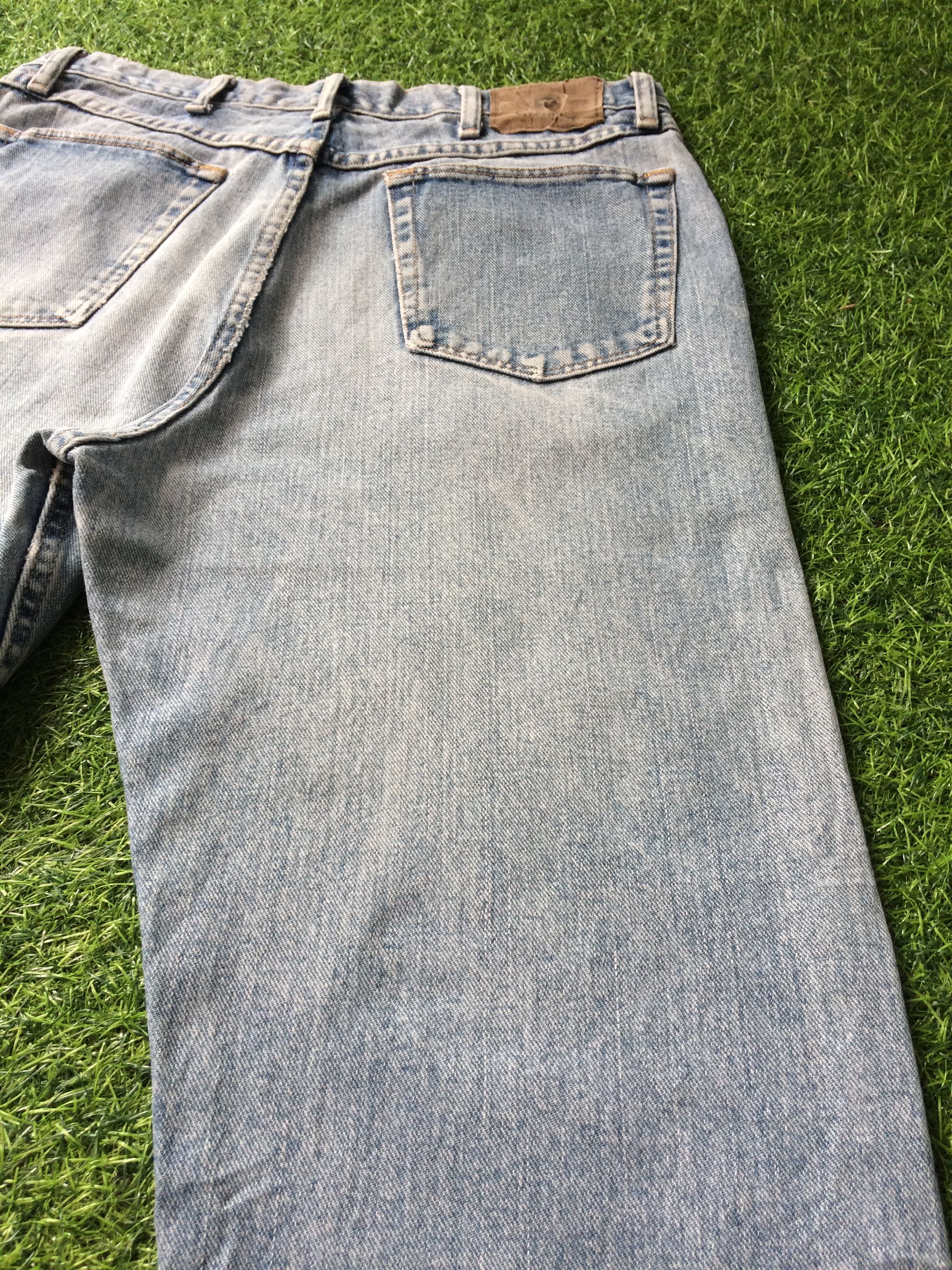 Vintage Vintage Light Wash Distressed Jeans #B-593 Size US 33 - 7 Thumbnail