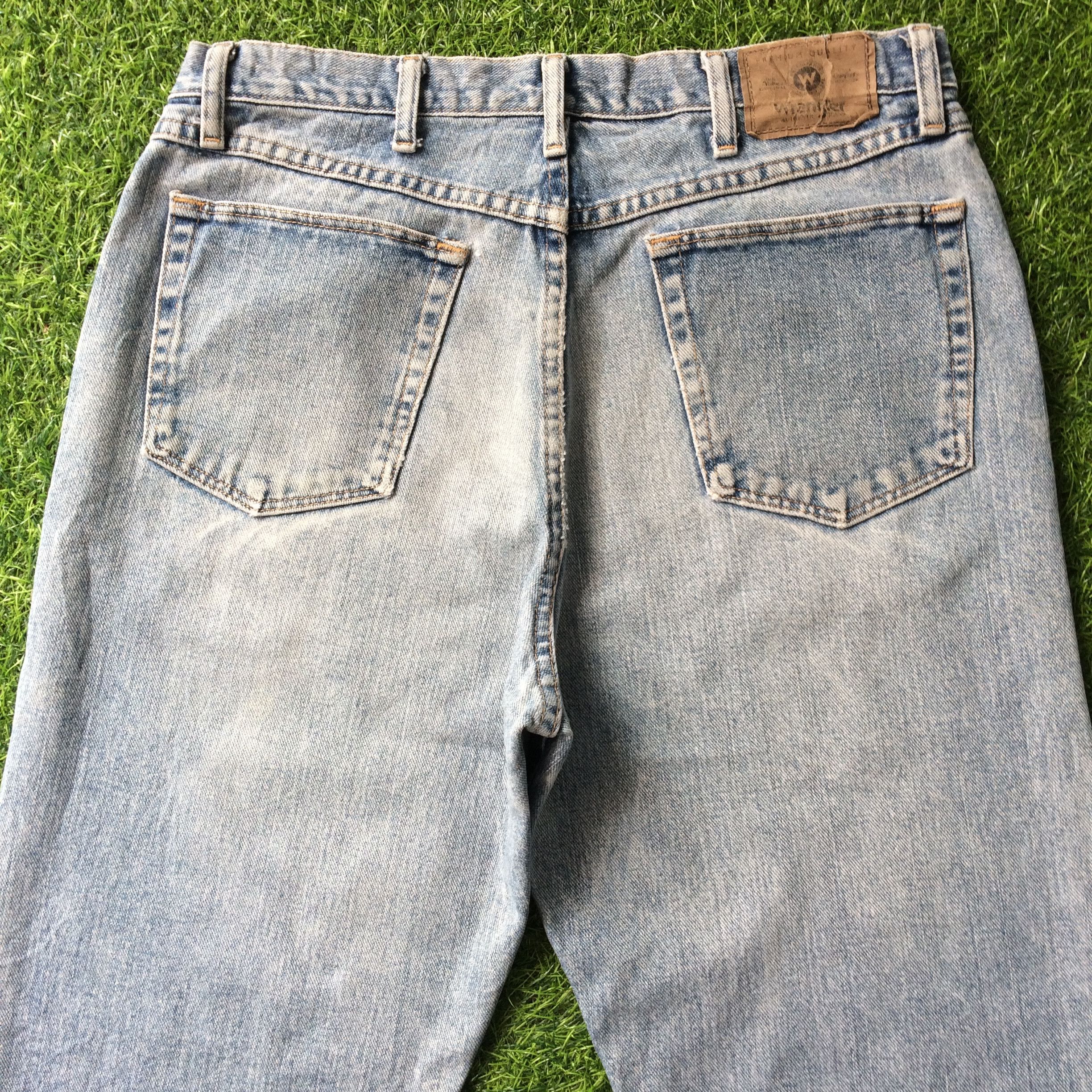 Vintage Vintage Light Wash Distressed Jeans #B-593 Size US 33 - 6 Thumbnail