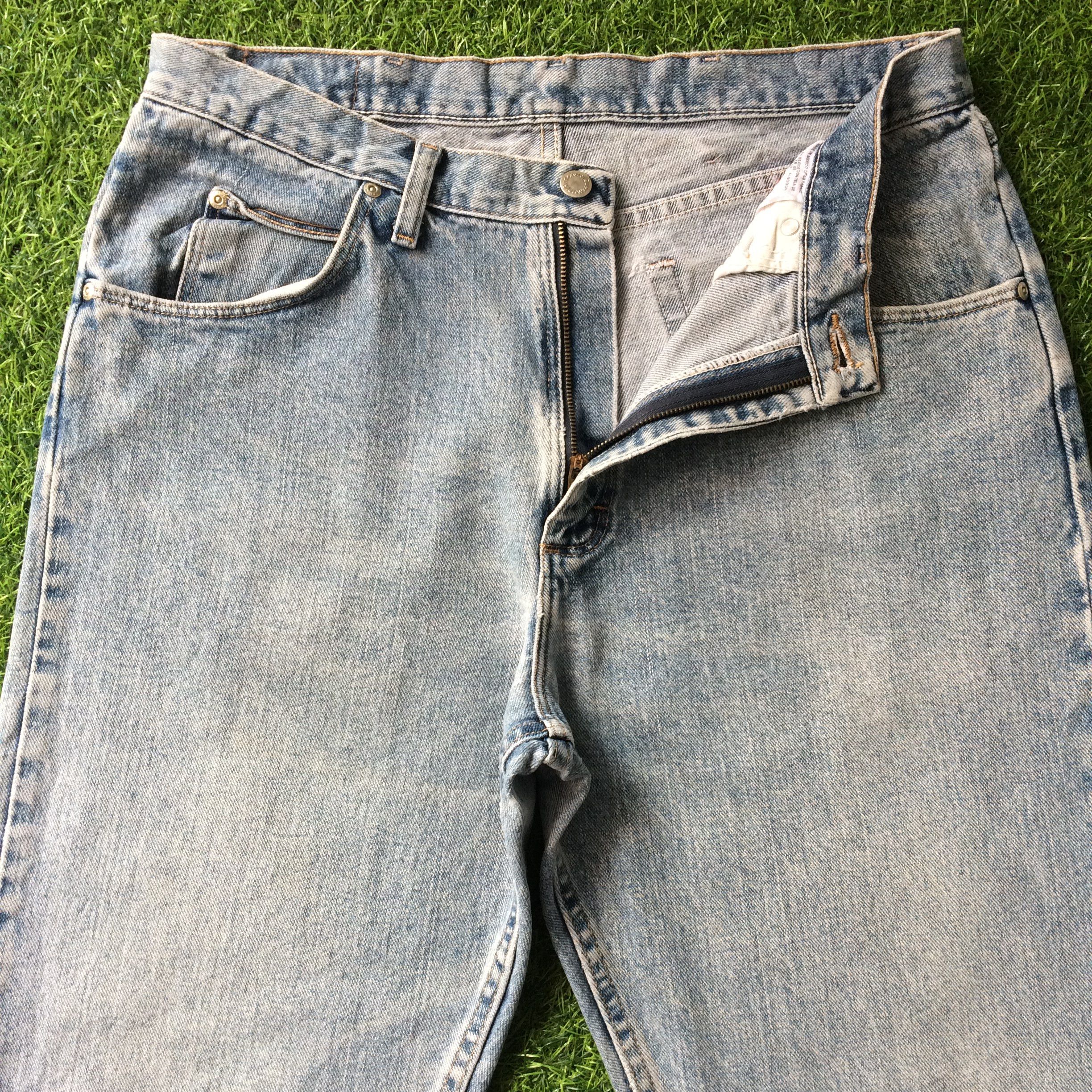 Vintage Vintage Light Wash Distressed Jeans #B-593 Size US 33 - 3 Thumbnail