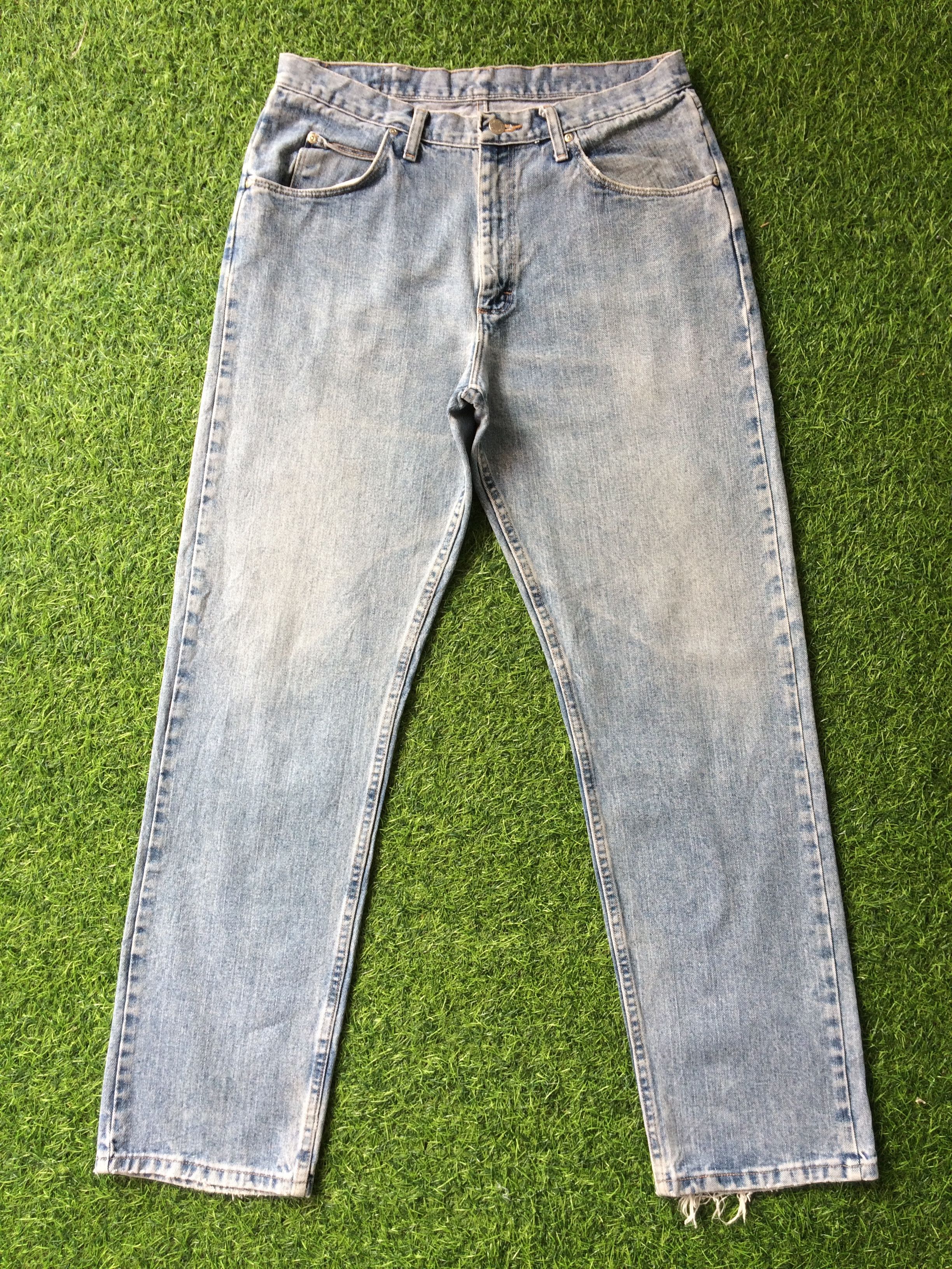 Vintage Vintage Light Wash Distressed Jeans #B-593 Size US 33 - 1 Thumbnail
