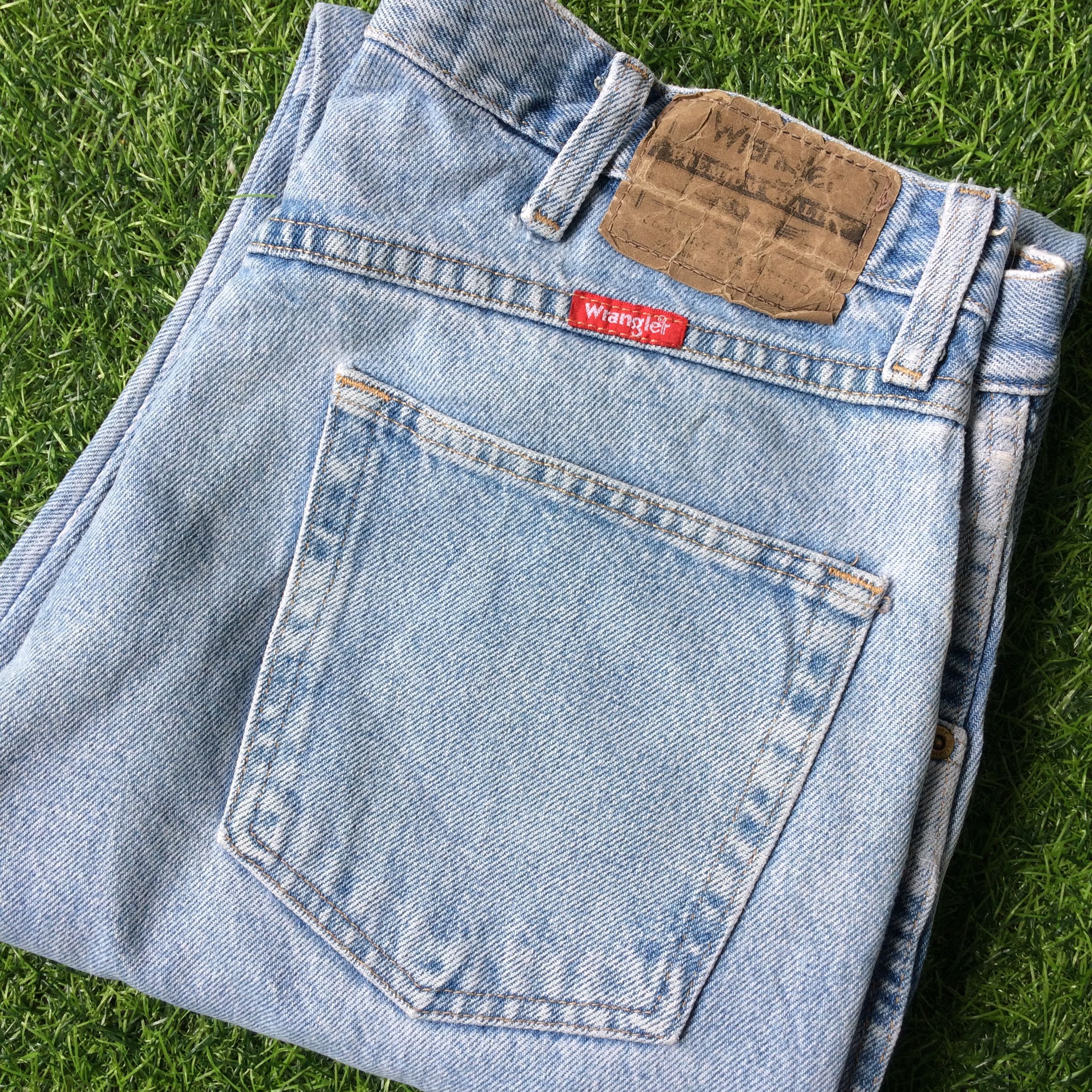 Vintage Vintage 90's Light Wash Distressed Jeans #B-410 Size US 32 / EU 48 - 8 Thumbnail
