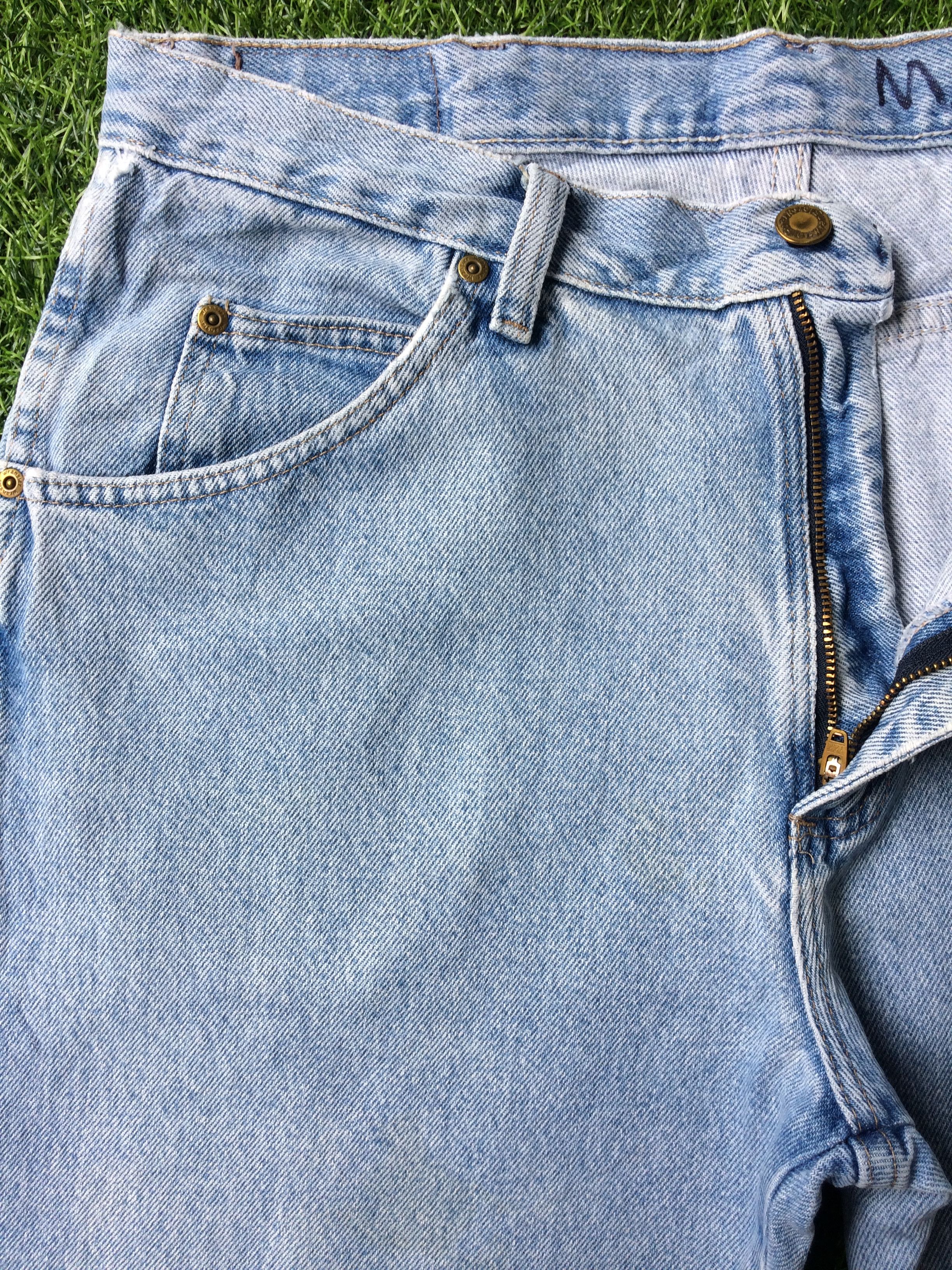 Vintage Vintage 90's Light Wash Distressed Jeans #B-410 Size US 32 / EU 48 - 3 Thumbnail