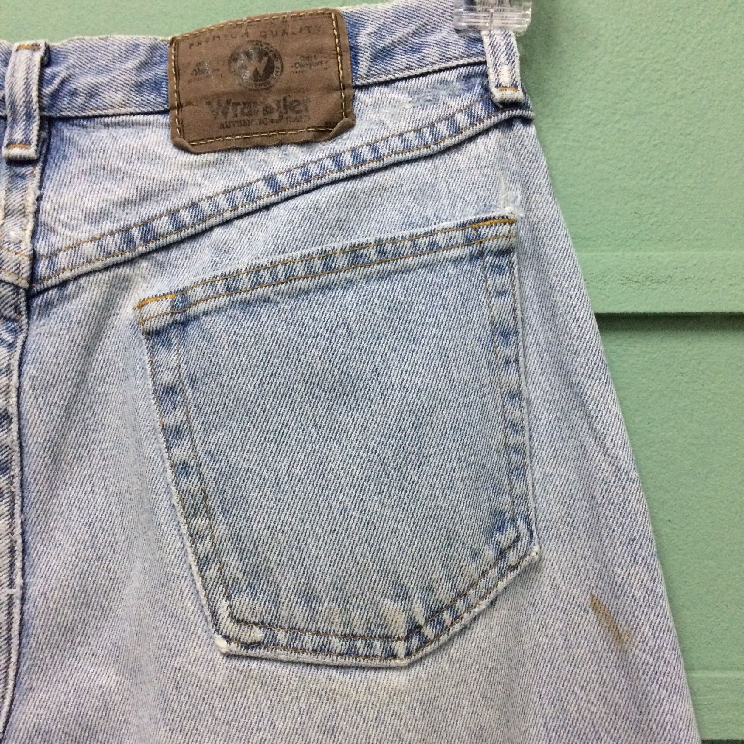 Vintage Vintage Dirty Light Wash High Rise Jeans #B-141 Size 28" / US 6 / IT 42 - 8 Thumbnail