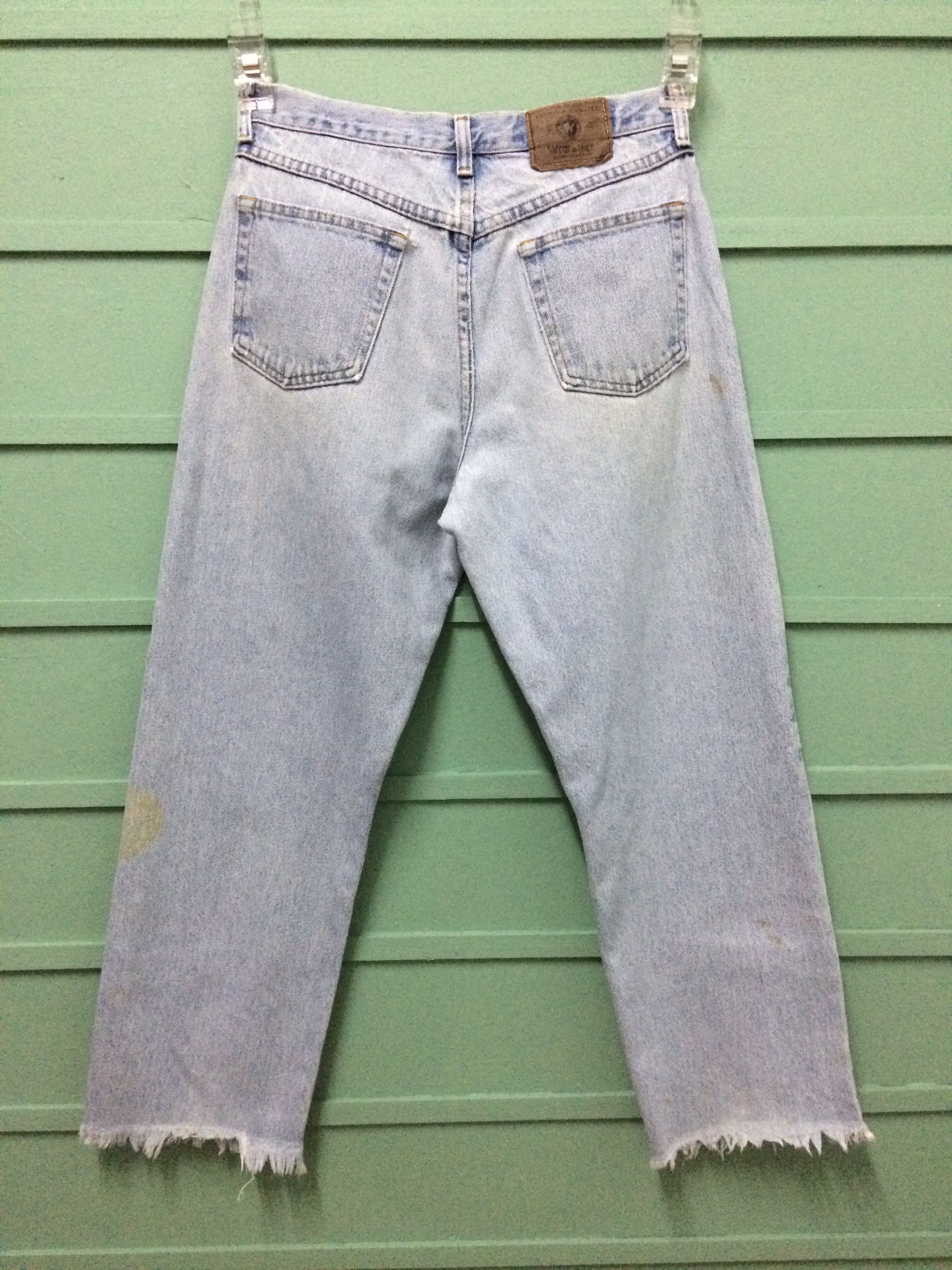 Vintage Vintage Dirty Light Wash High Rise Jeans #B-141 Size 28" / US 6 / IT 42 - 2 Thumbnail
