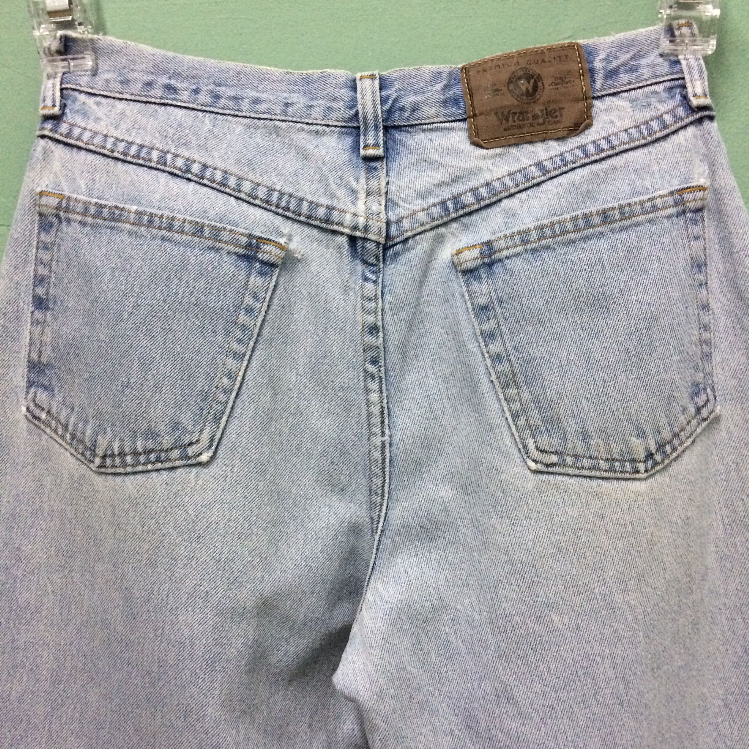 Vintage Vintage Dirty Light Wash High Rise Jeans #B-141 Size 28" / US 6 / IT 42 - 7 Thumbnail