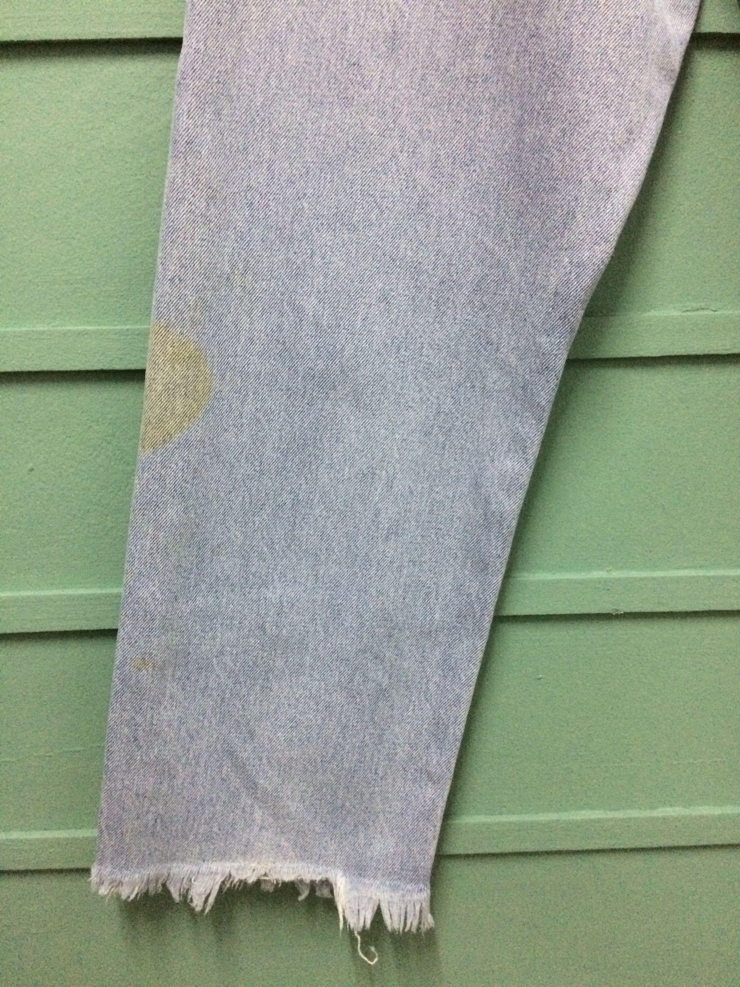 Vintage Vintage Dirty Light Wash High Rise Jeans #B-141 Size 28" / US 6 / IT 42 - 9 Thumbnail