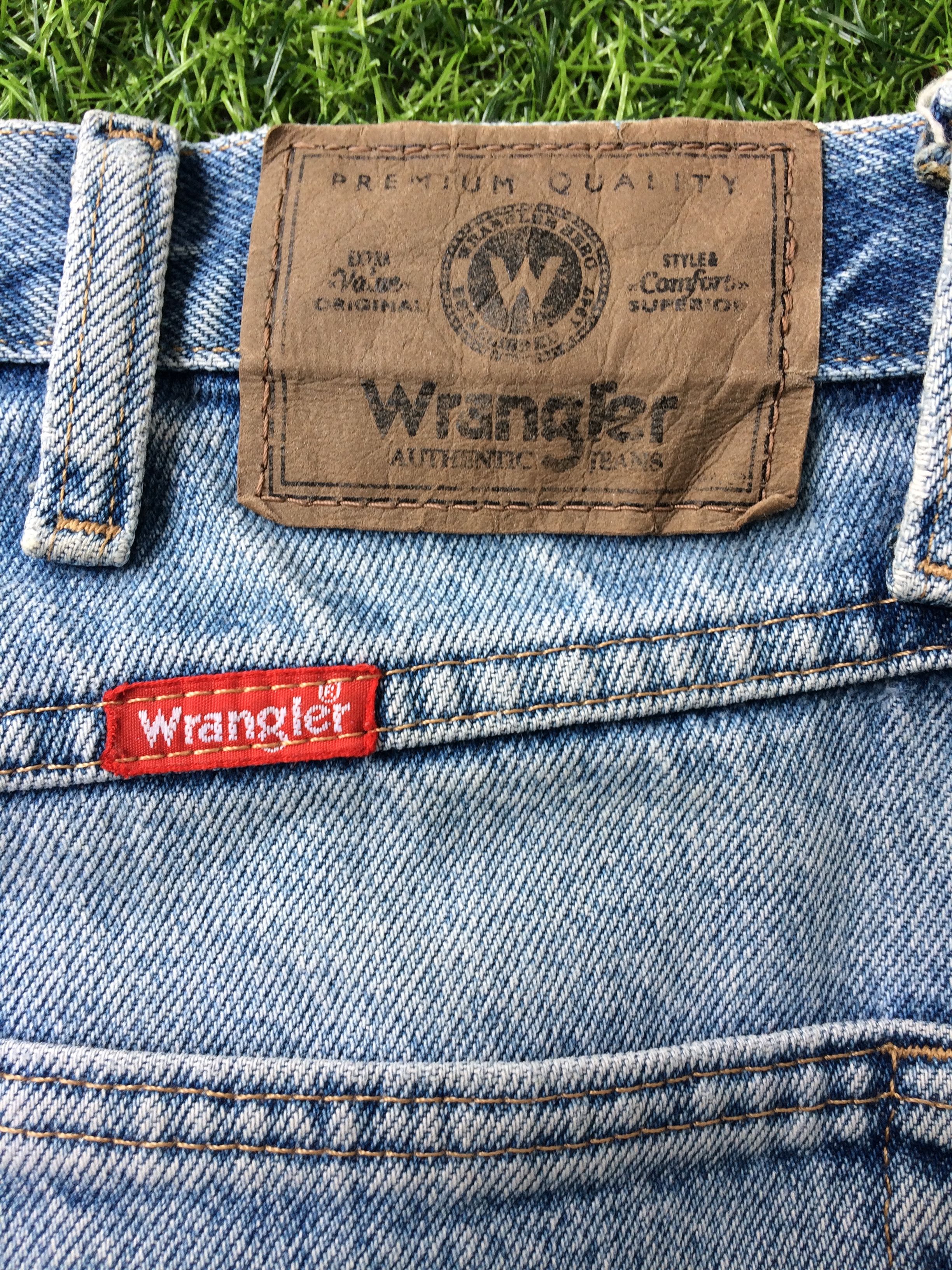Wrangler Vintage 90's Light Wash Distressed Ripped Jeans #B-353 Size US 33 - 10 Thumbnail