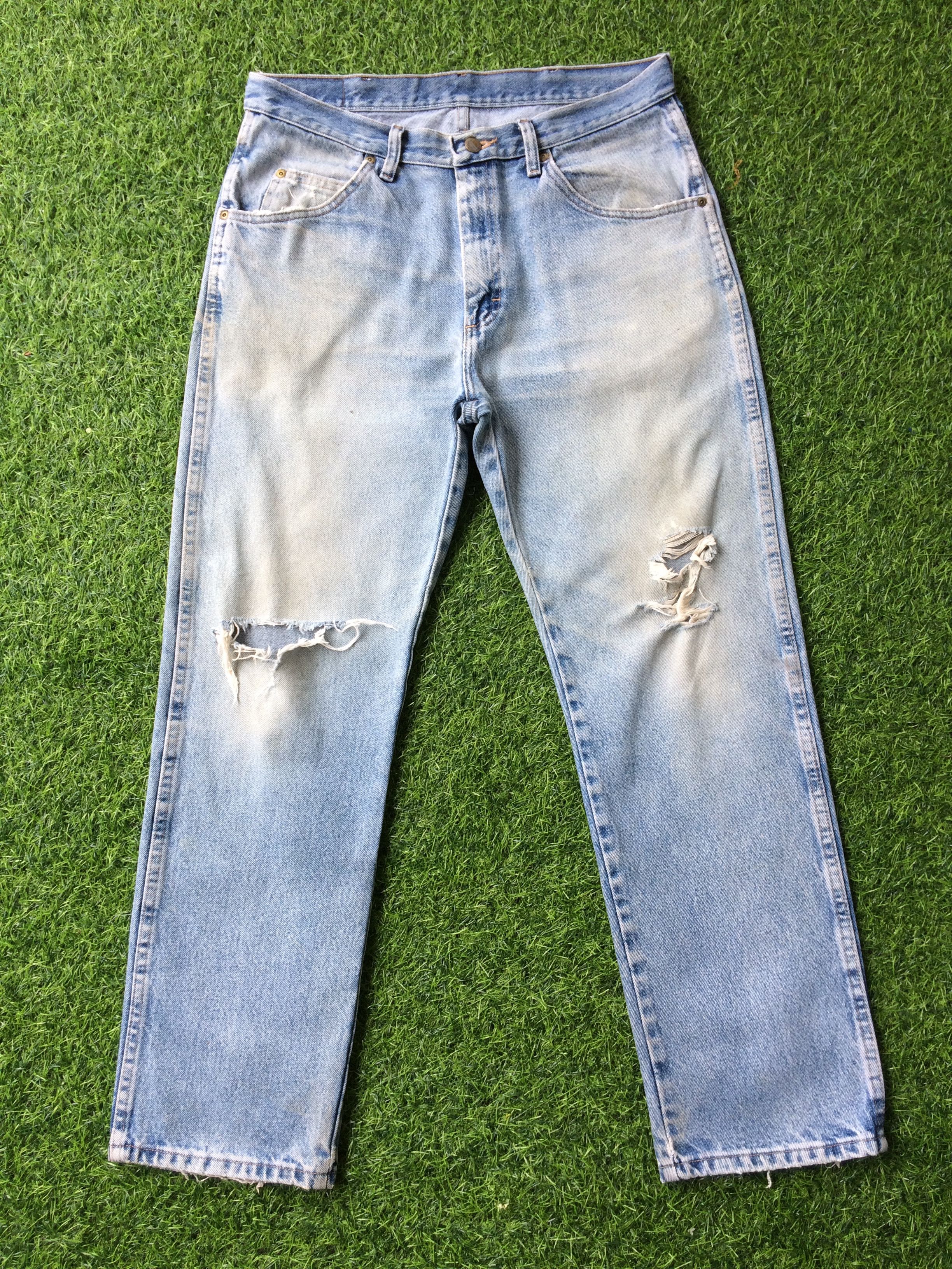 Wrangler Vintage 90's Light Wash Distressed Ripped Jeans #B-353 Size US 33 - 1 Thumbnail