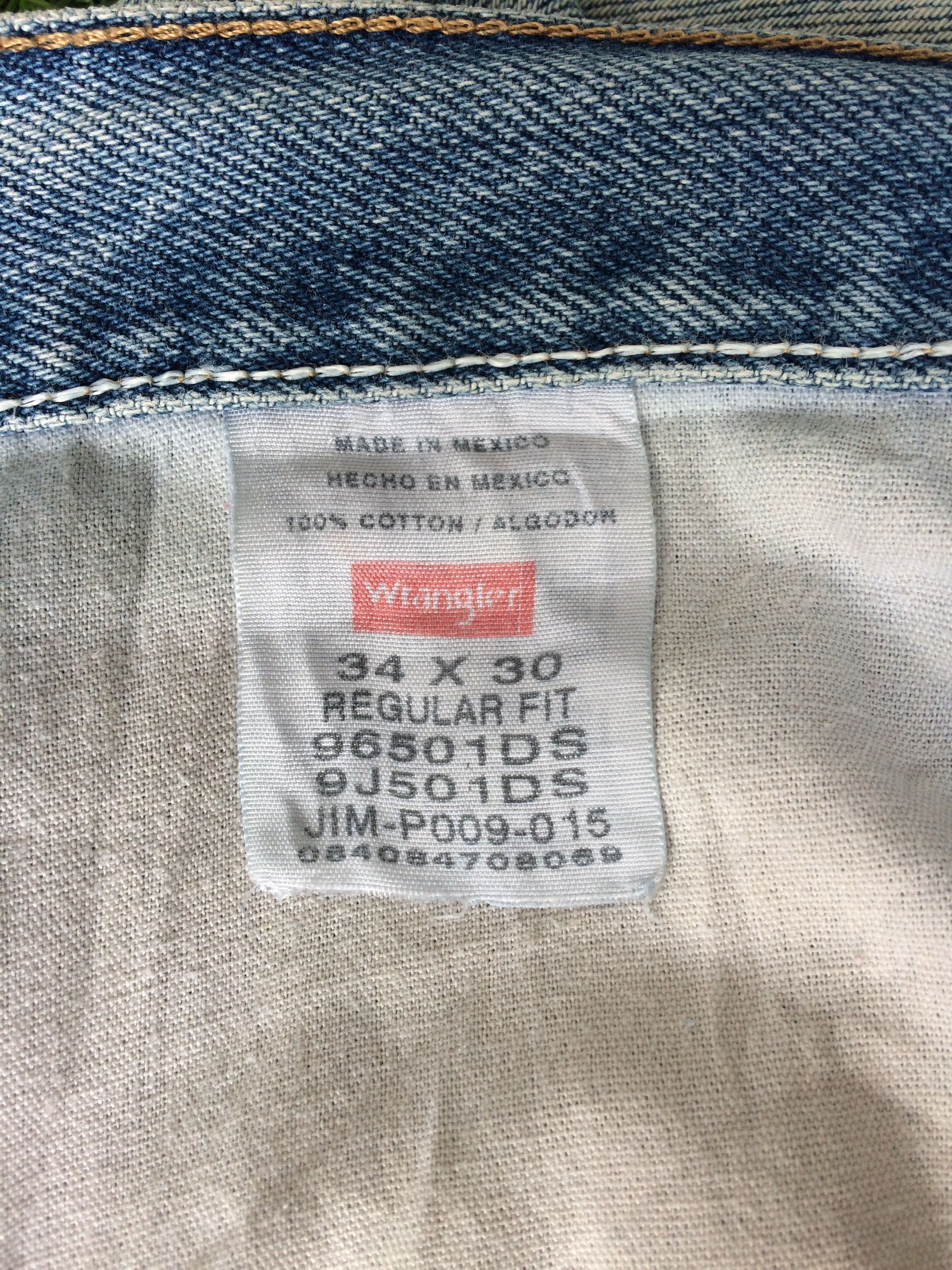 Wrangler Vintage 90's Light Wash Distressed Ripped Jeans #B-353 Size US 33 - 11 Thumbnail