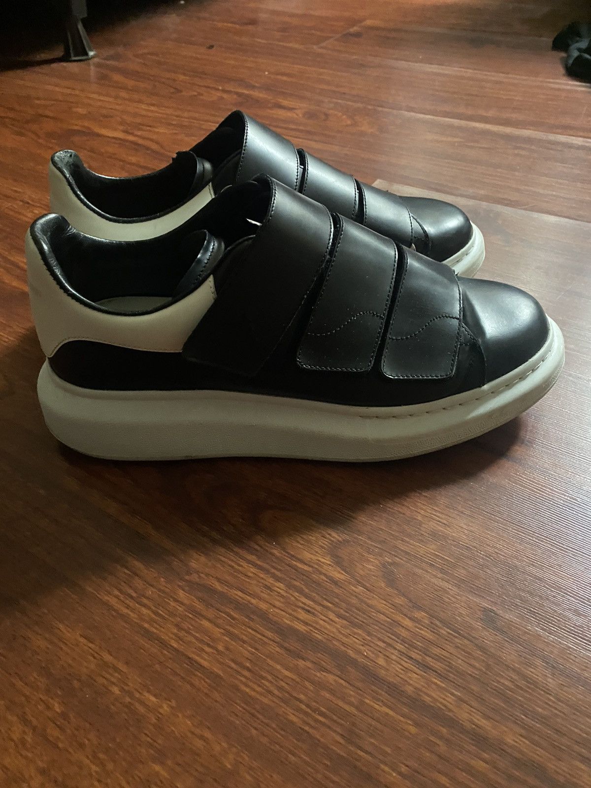 Alexander McQueen Alexander McQueen Oversized Sneaker Strap Shoe Size US 9.5 / EU 42-43 - 5 Thumbnail