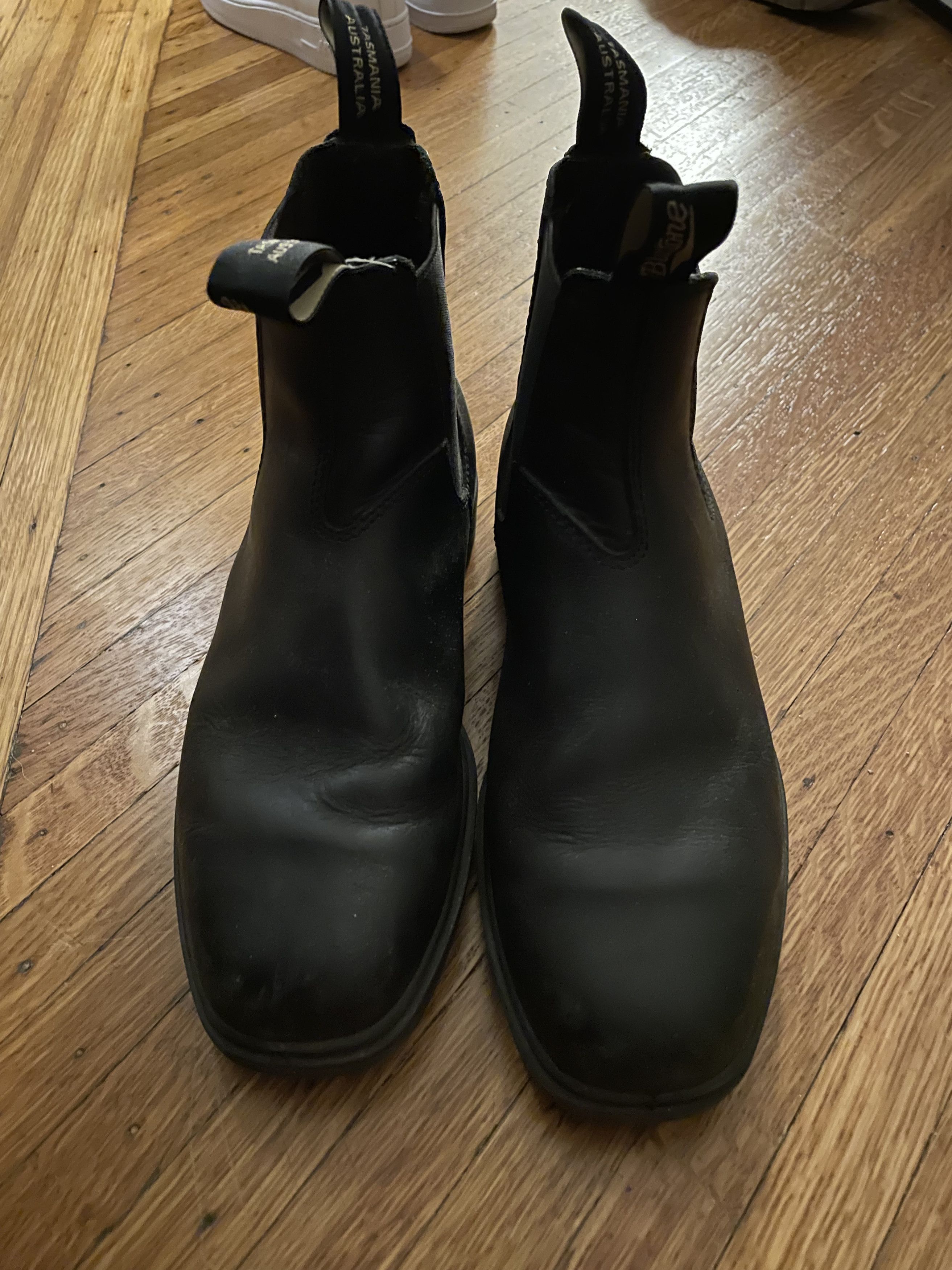 chelsea blundstone boots