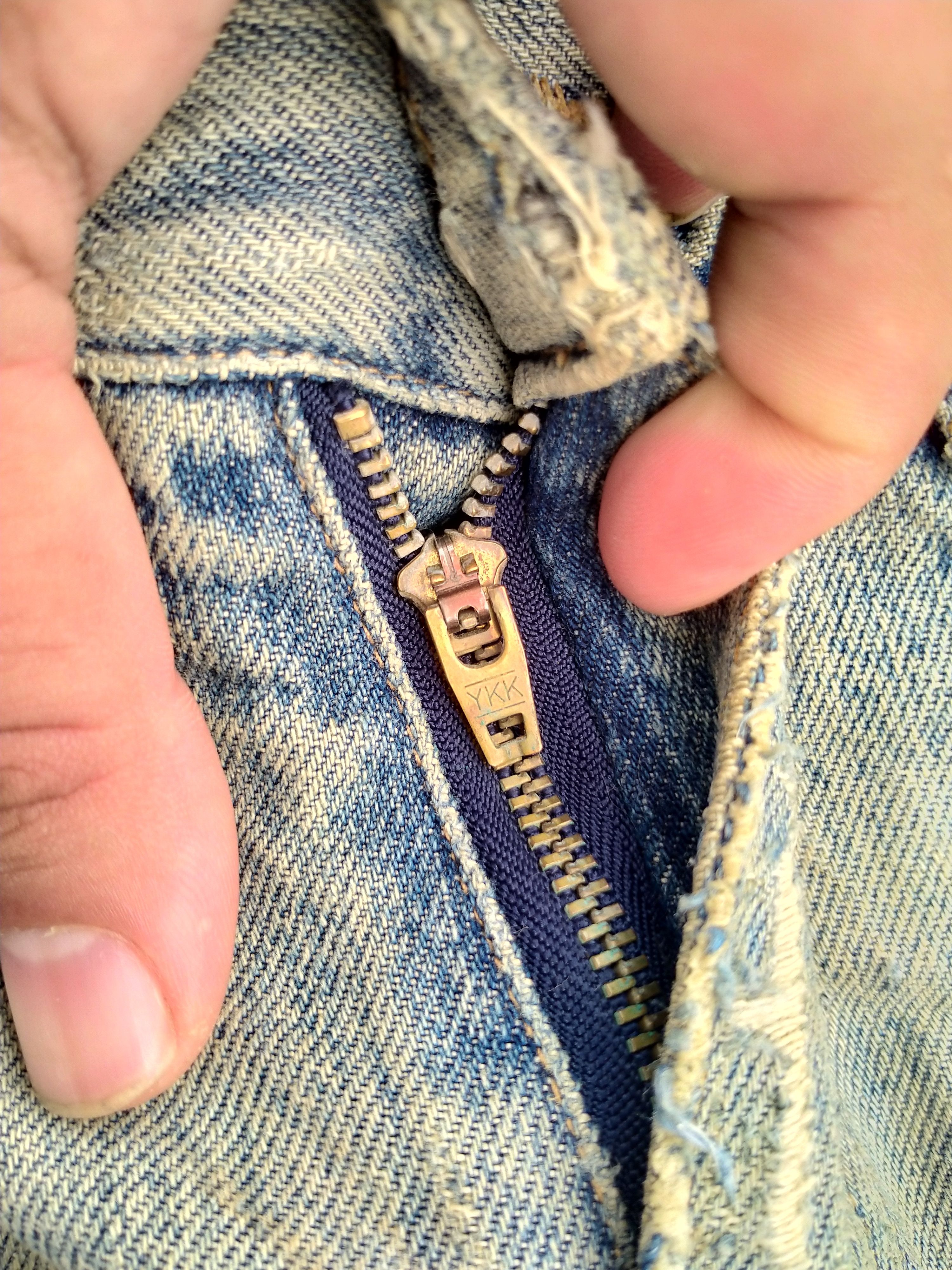 Dolce & Gabbana DISTRESSED DOLCE&GABBANA NON SELVEDGE DENIM Size US 32 / EU 48 - 12 Thumbnail