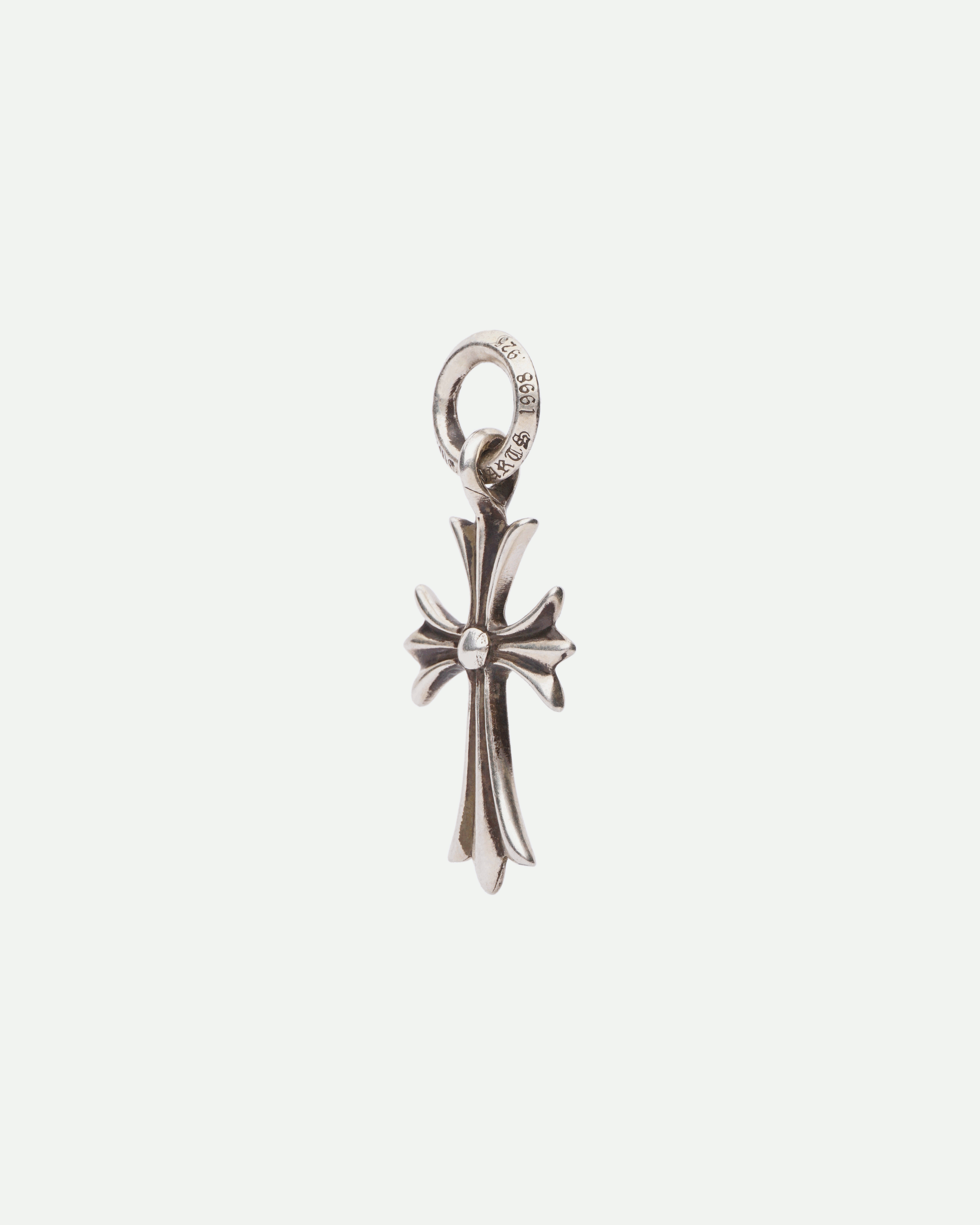 Chrome hearts 1b cross pendant main image 1