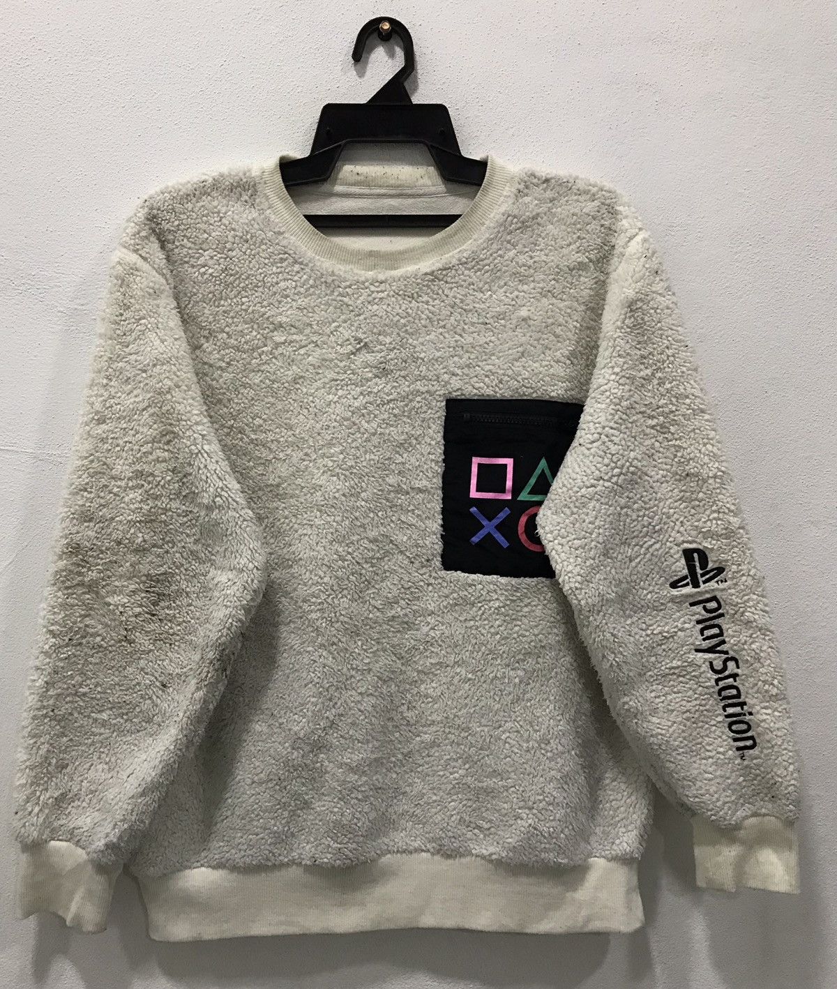 GU PLAY STATION SWEATSHIRT