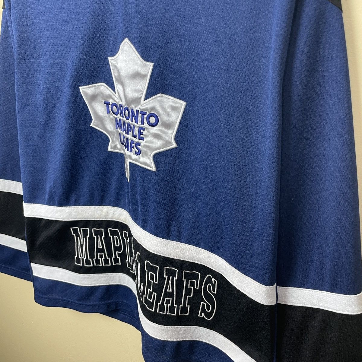 NHL Toronto Maple Leafs NHL Hockey Jersey Size US S / EU 44-46 / 1 - 2 Thumbnail