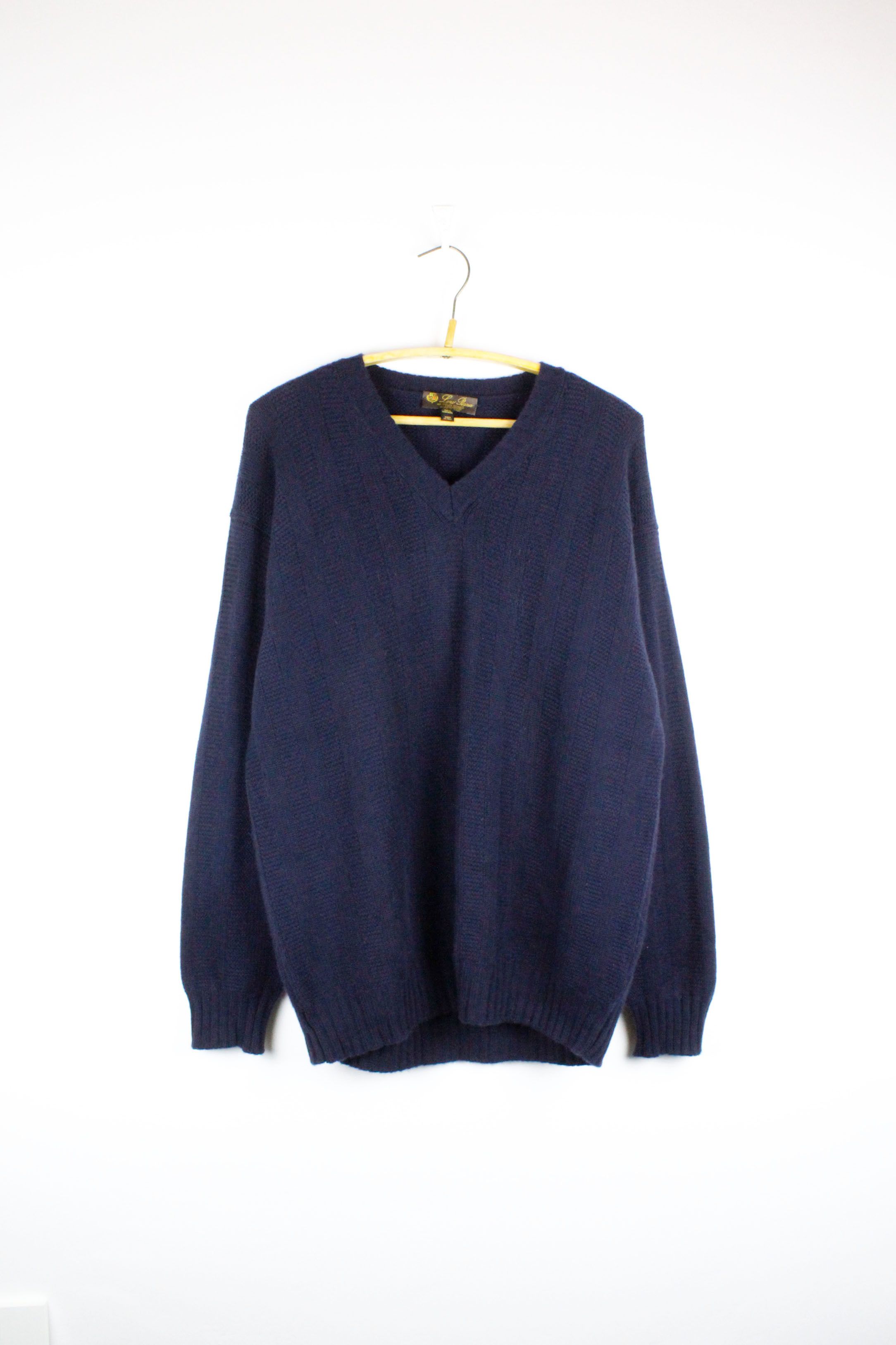 Image of Cashmere Wool x Loro Piana For Dolph Schmid Knitted Cashmere V-Neck Sweater in Navy (Size 2XL)