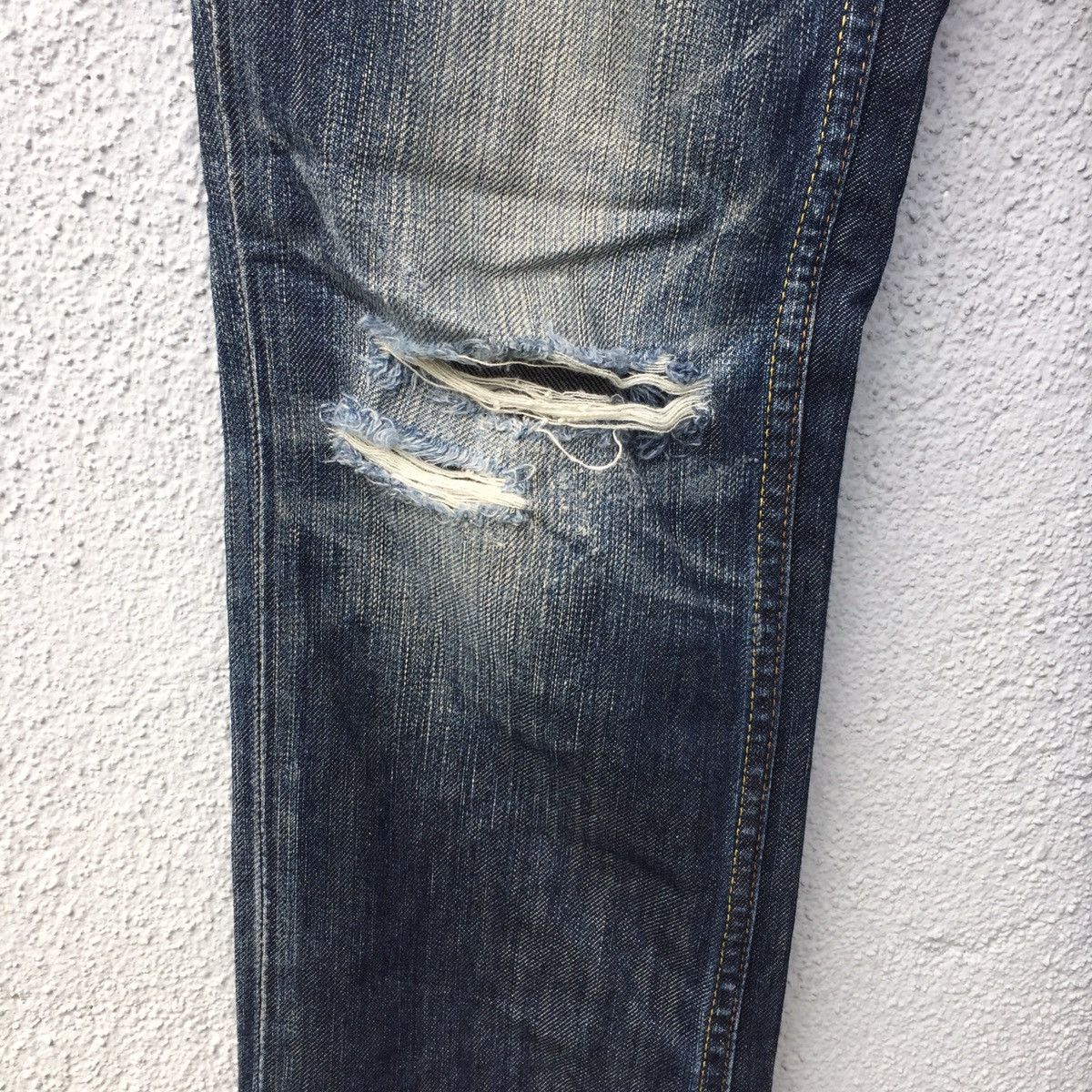 Levi's Vintage Levis 511 Distressed Faded Jeans Pants Size US 29 - 11 Thumbnail