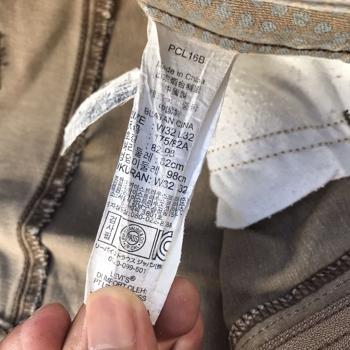 Levi's Distressed! Levi’s 523 Buckle Back Denim Pants Size US 31 - 15 Thumbnail