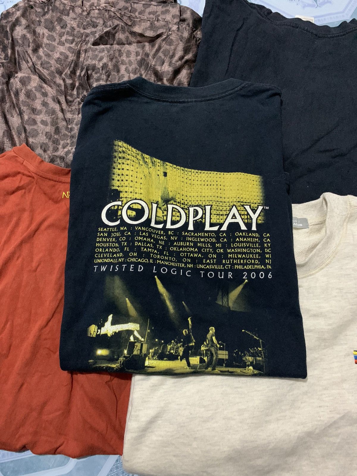 Band Tees 💸BINDINGOFFER💸Coldplay twisted logic tour 2006 rare shirt Size US L / EU 52-54 / 3 - 6 Thumbnail