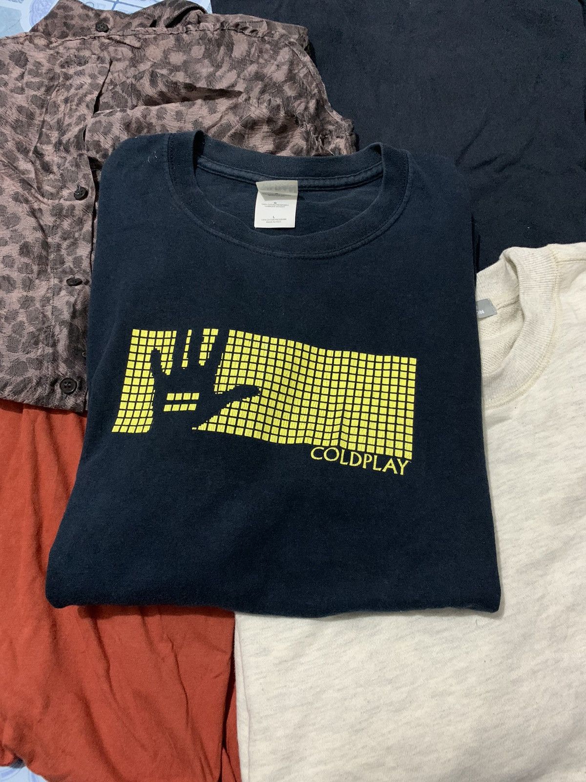 Band Tees 💸BINDINGOFFER💸Coldplay twisted logic tour 2006 rare shirt Size US L / EU 52-54 / 3 - 5 Thumbnail