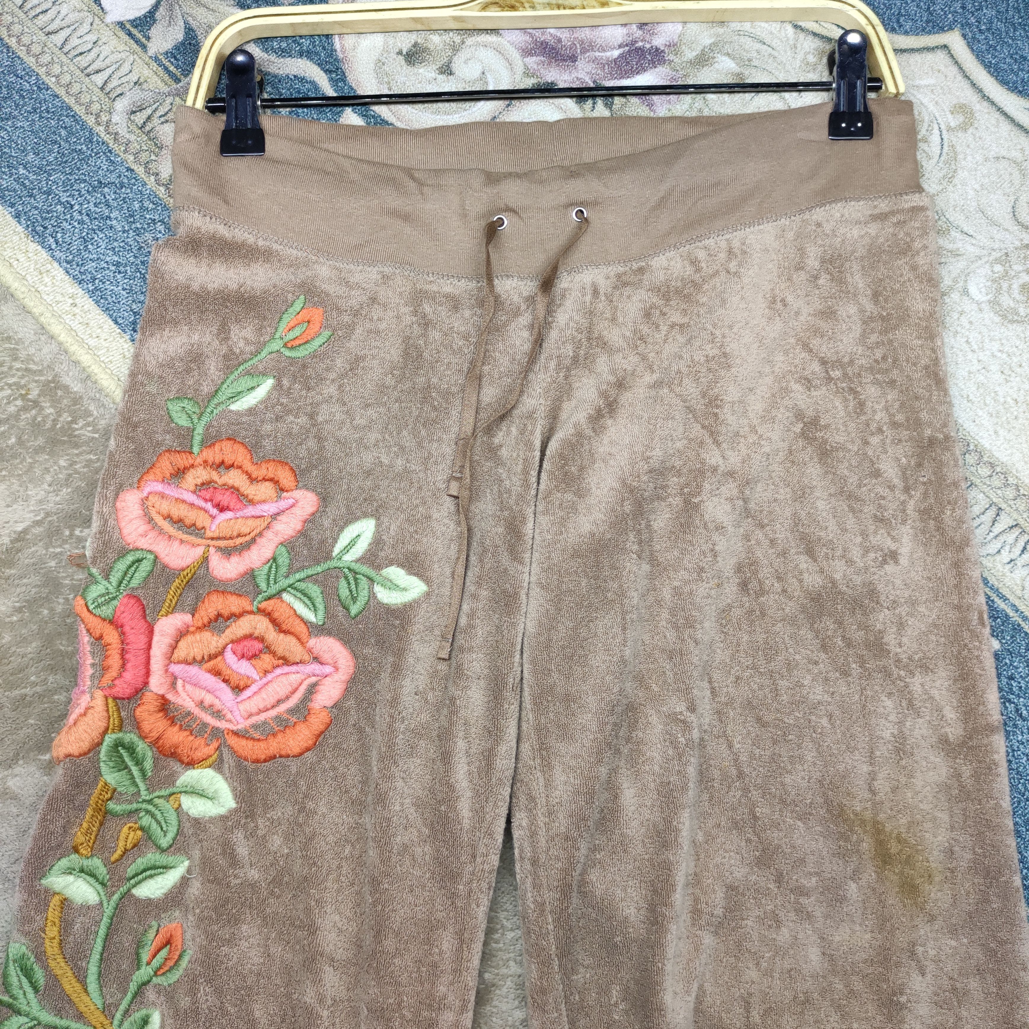 Juicy Couture Juicy couture big flowers embroidered pant Size US 30 / EU 46 - 9 Thumbnail