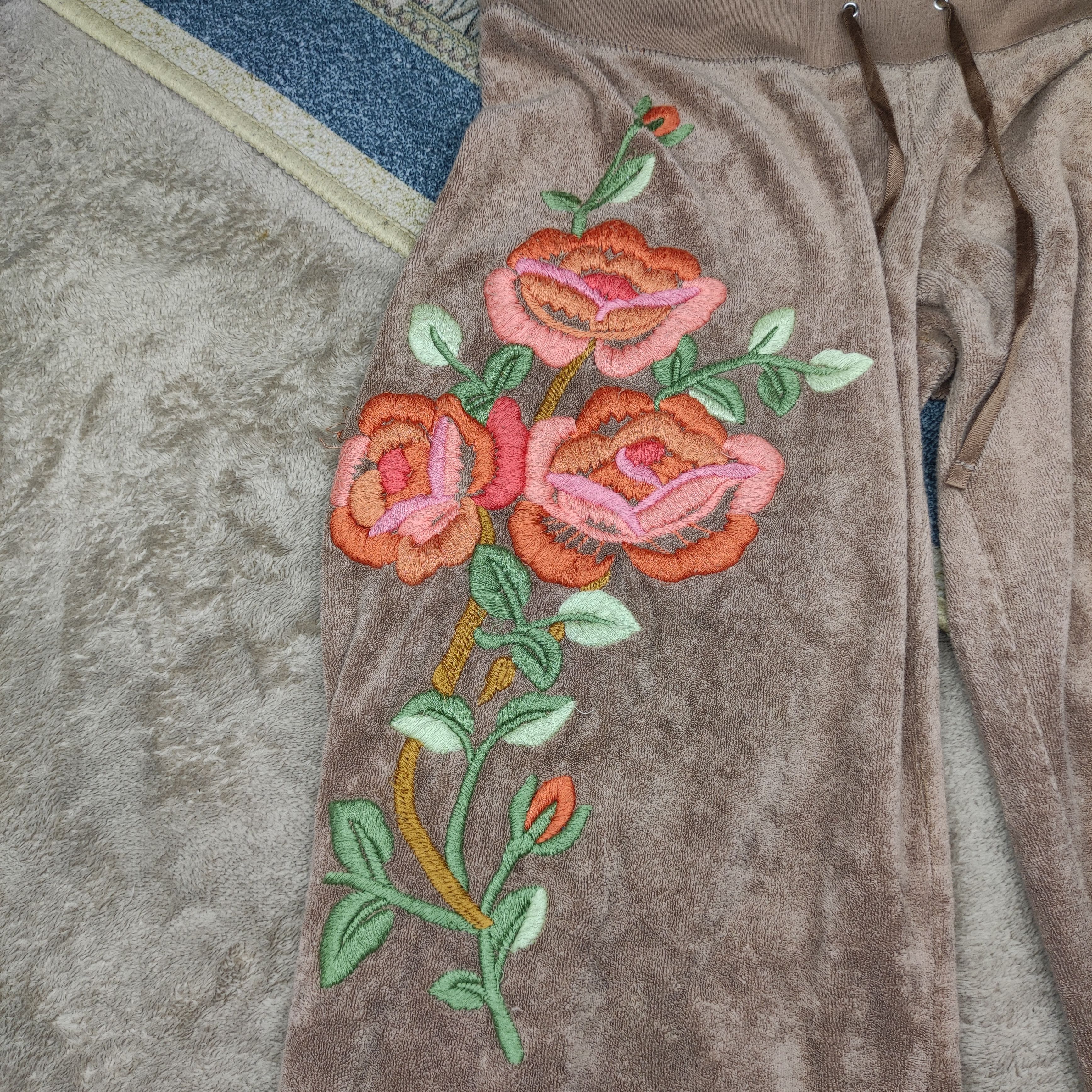 Juicy Couture Juicy couture big flowers embroidered pant Size US 30 / EU 46 - 6 Thumbnail
