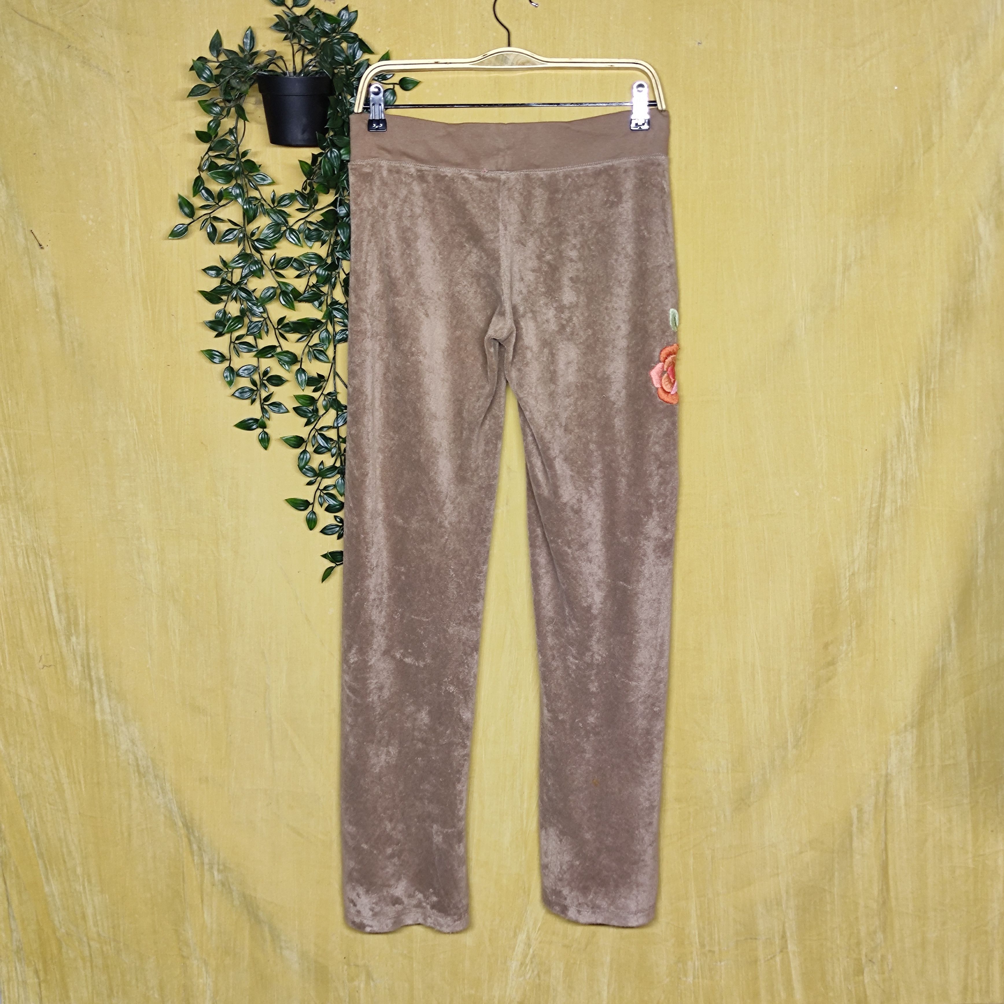Juicy Couture Juicy couture big flowers embroidered pant Size US 30 / EU 46 - 2 Thumbnail