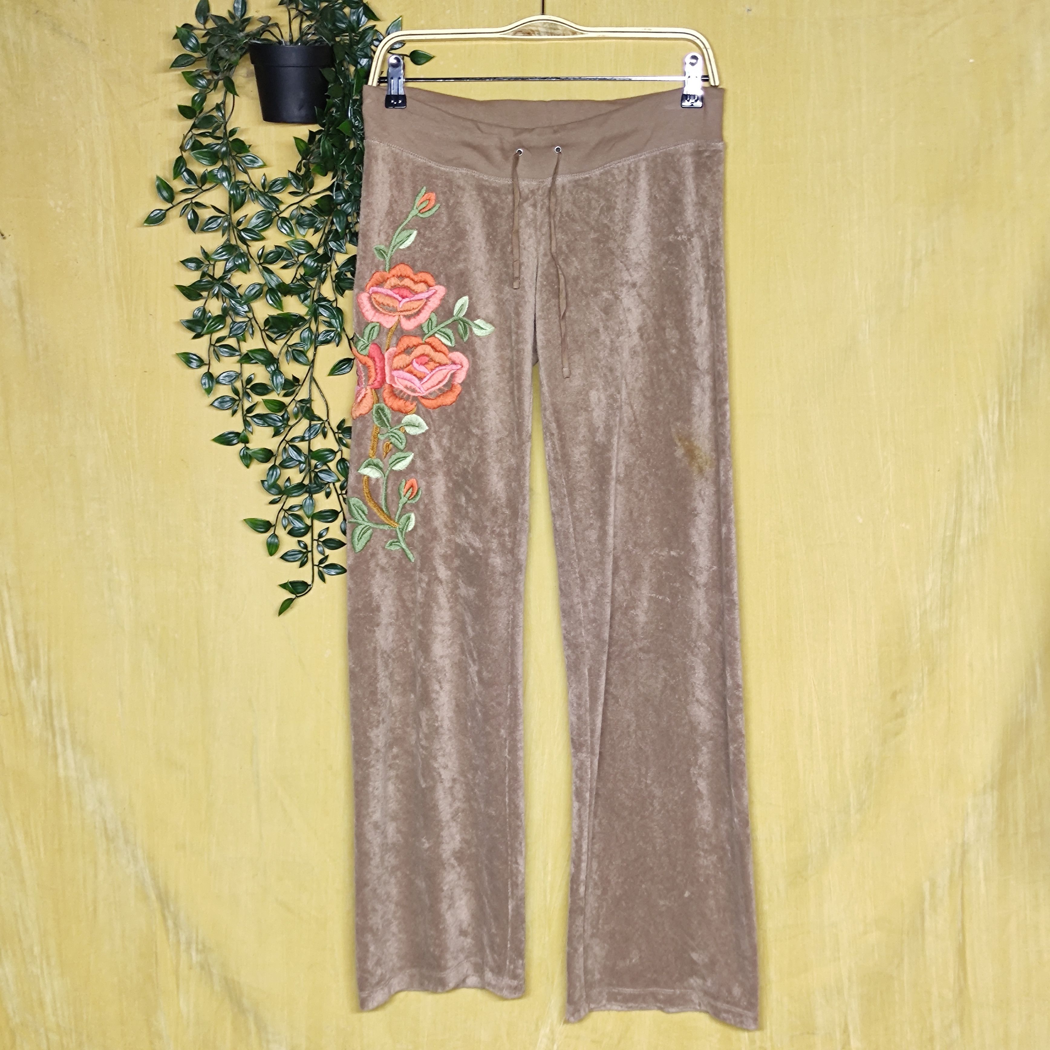 Juicy Couture Juicy couture big flowers embroidered pant Size US 30 / EU 46 - 1 Thumbnail