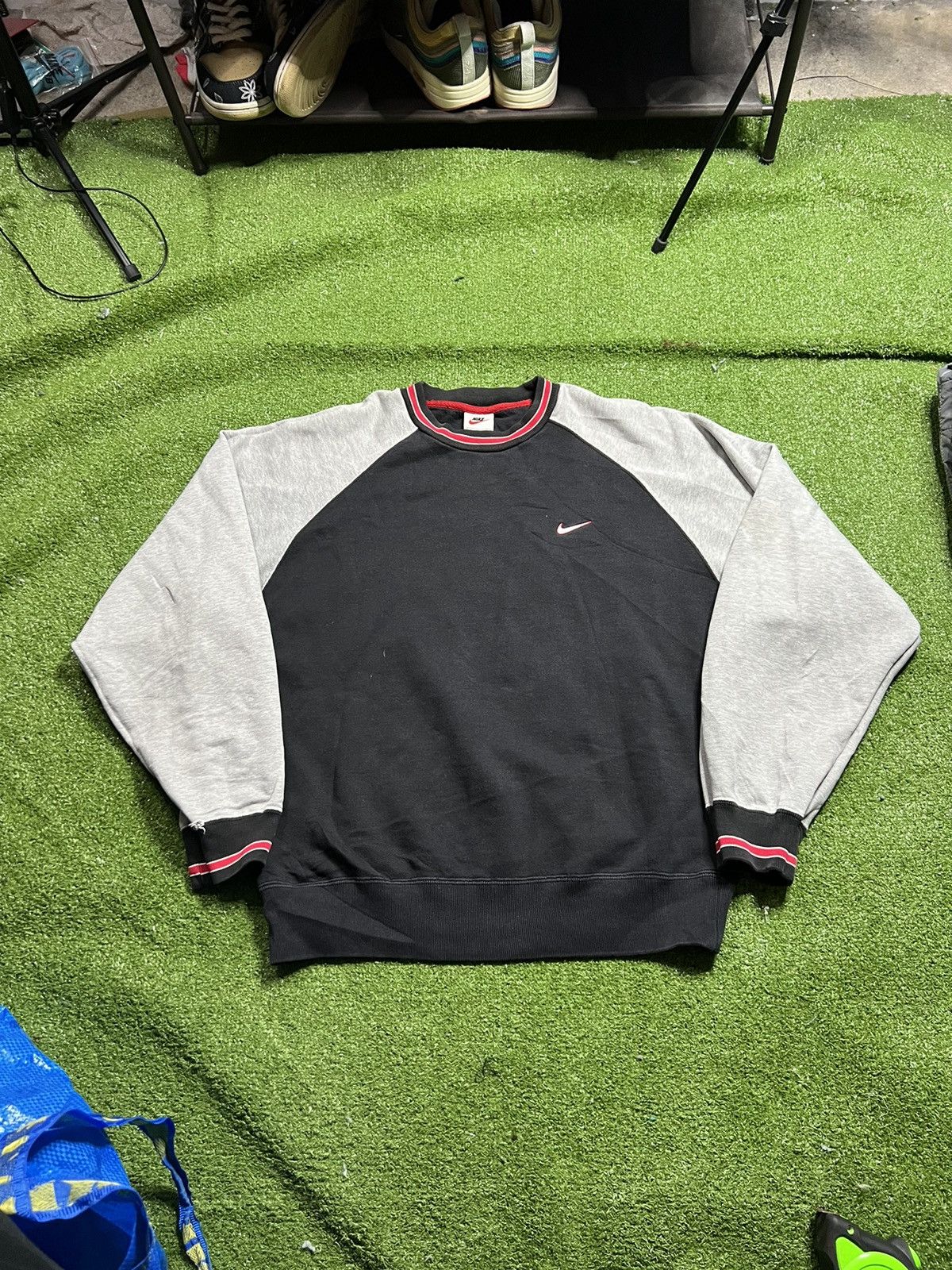 vintage nike small swoosh grey red and black crewneck