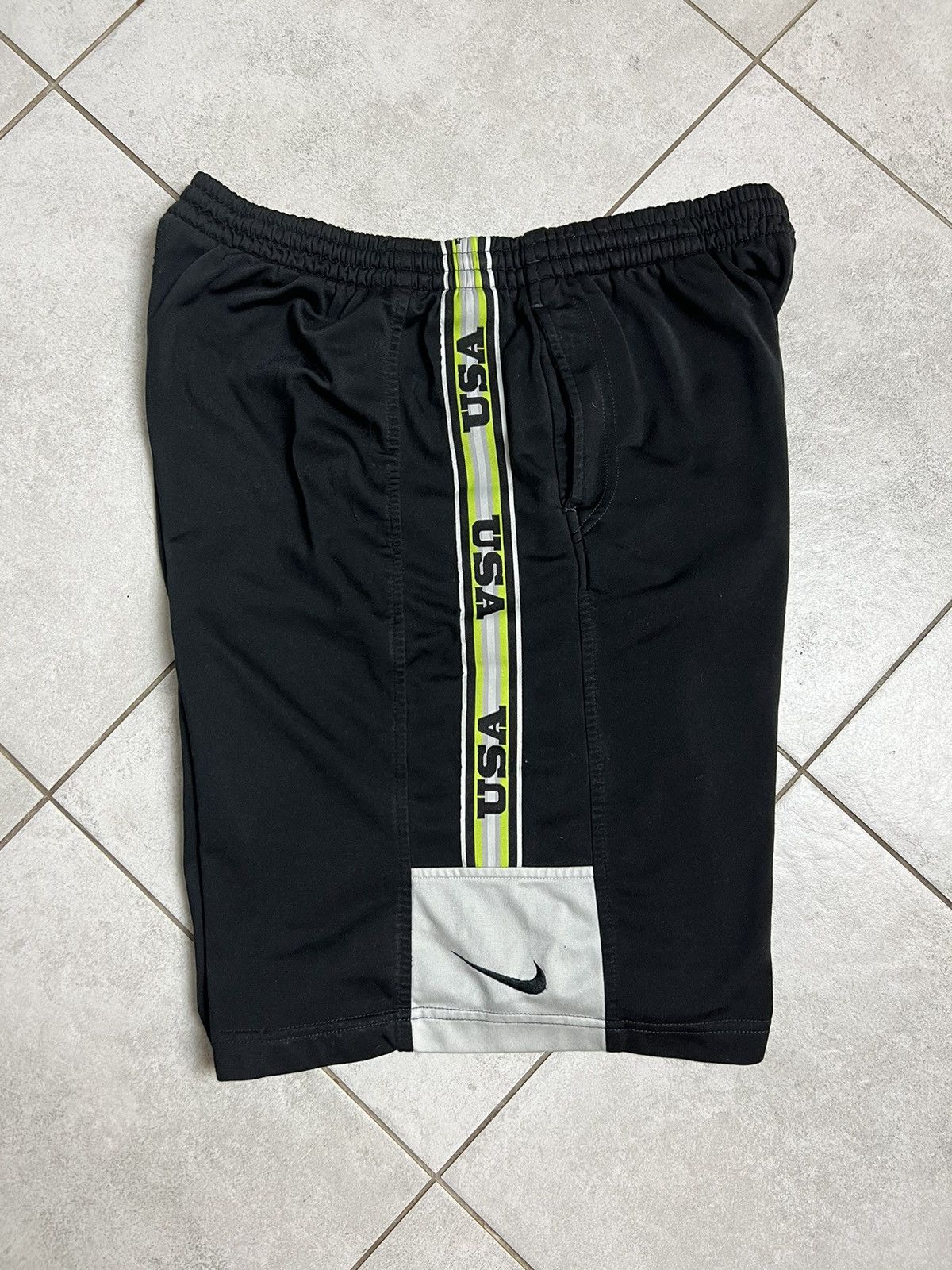 Nike Rare Vintage 90s Nike Track Shorts Pants Large Sport Hype Size US 36 / EU 52 - 2 Thumbnail