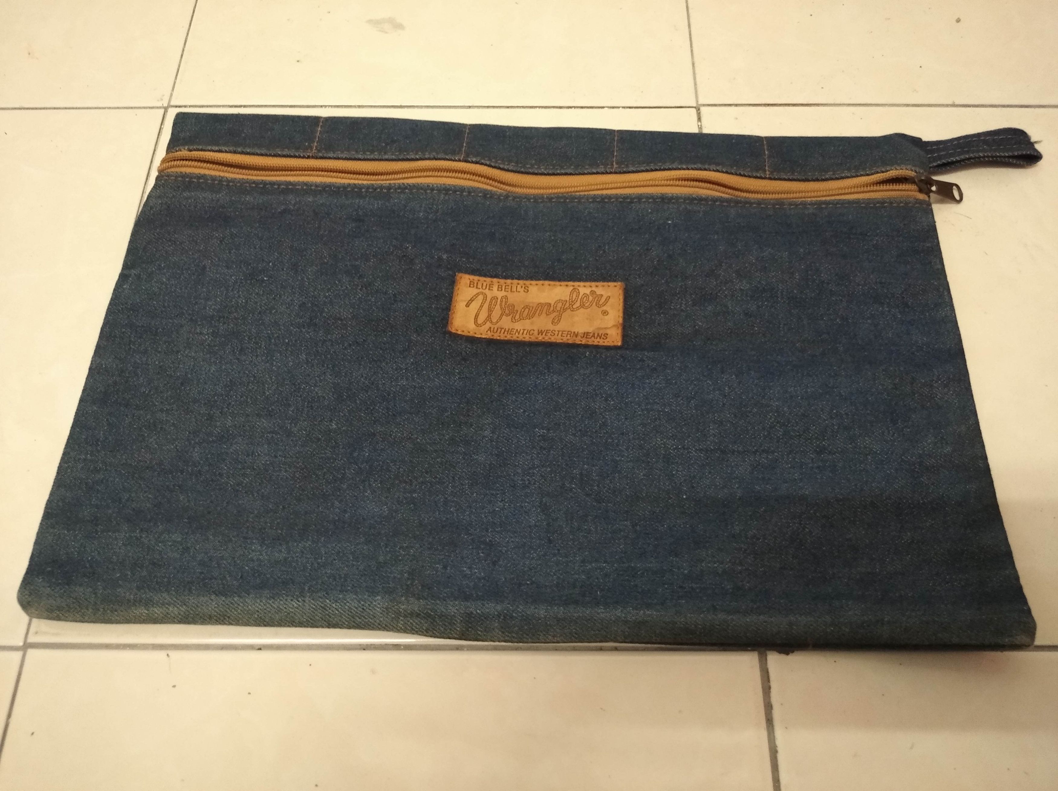 Wrangler documents bag