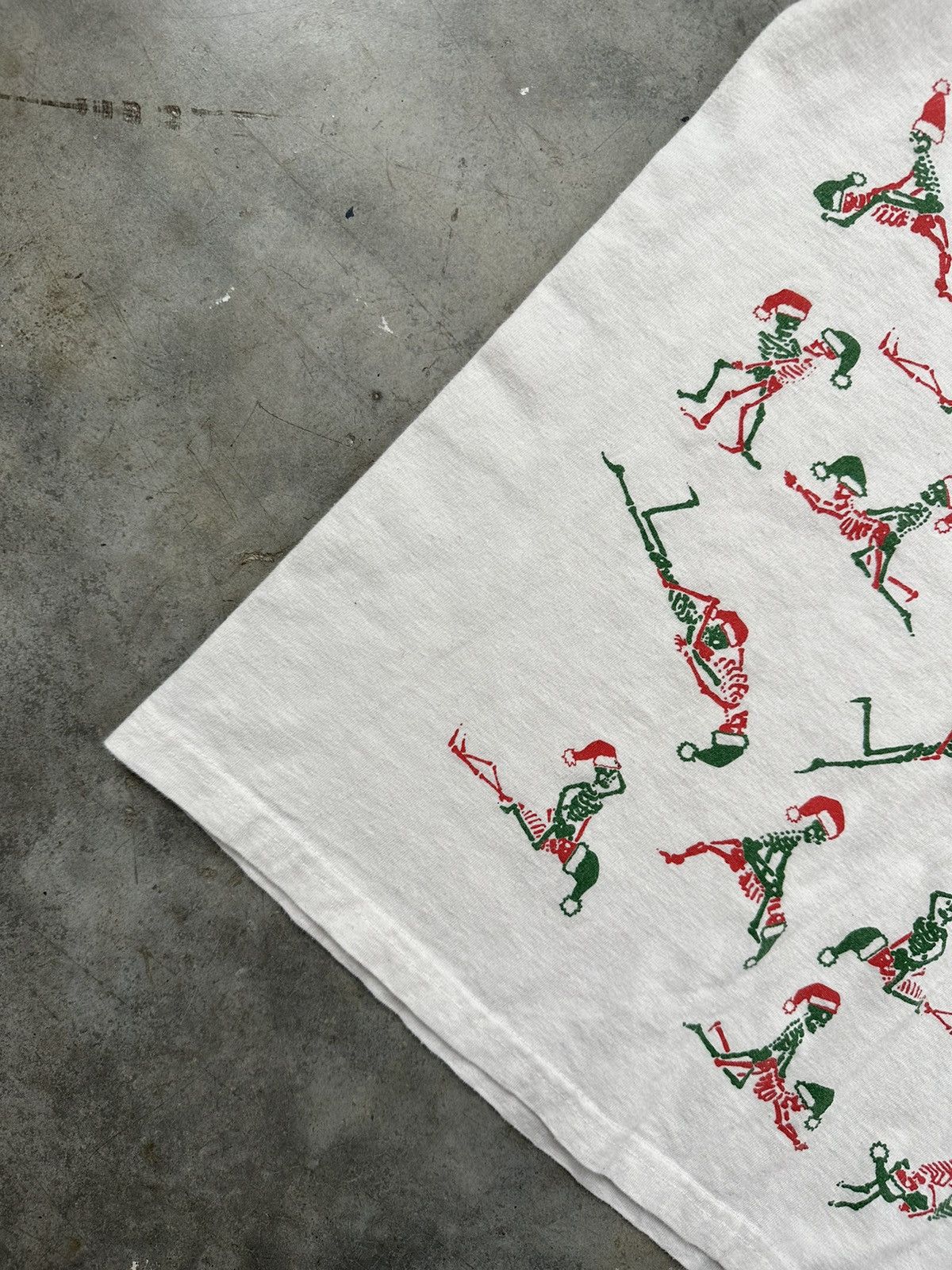 Supreme Supreme Christmas 2017 Skeletons Fucking Tee White Large Size US L / EU 52-54 / 3 - 3 Thumbnail