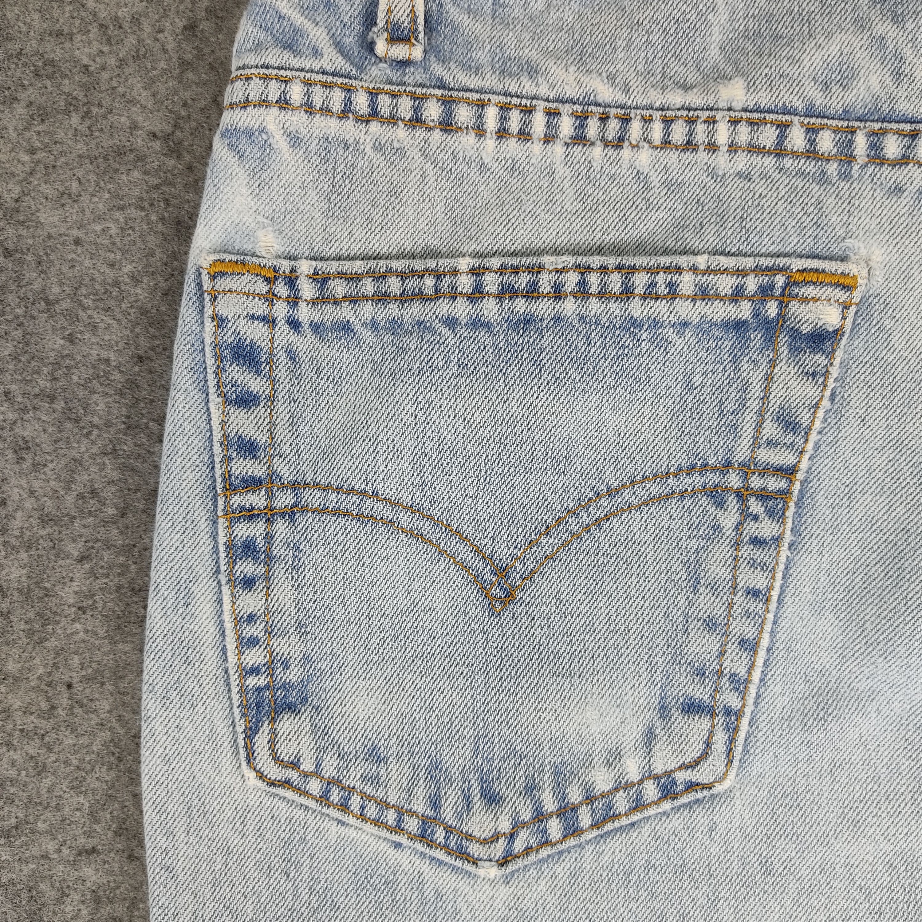 Levi's × Vintage Vintage 90s Levis 550 Jeans Blue Light Wash Distress Size US 32 / EU 48 - 15 Thumbnail