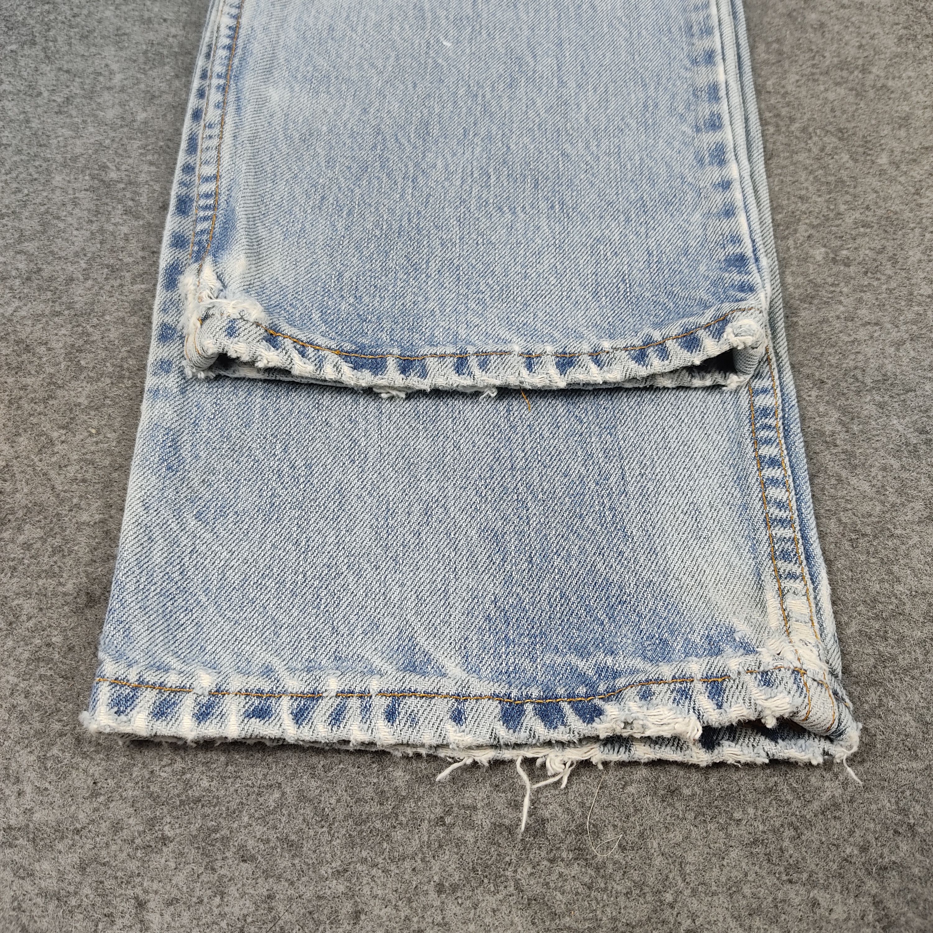 Levi's × Vintage Vintage 90s Levis 550 Jeans Blue Light Wash Distress Size US 32 / EU 48 - 12 Thumbnail