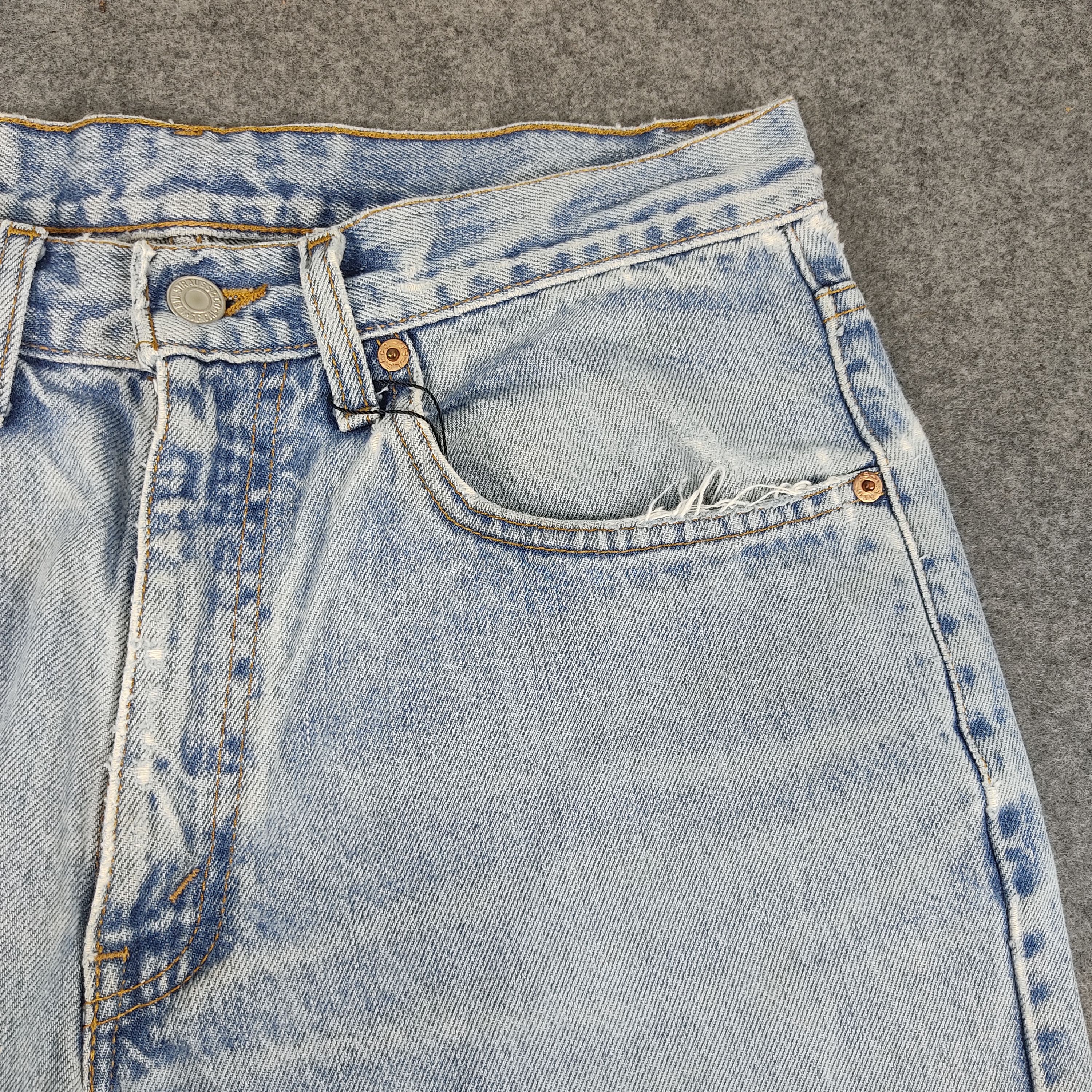 Levi's × Vintage Vintage 90s Levis 550 Jeans Blue Light Wash Distress Size US 32 / EU 48 - 6 Thumbnail