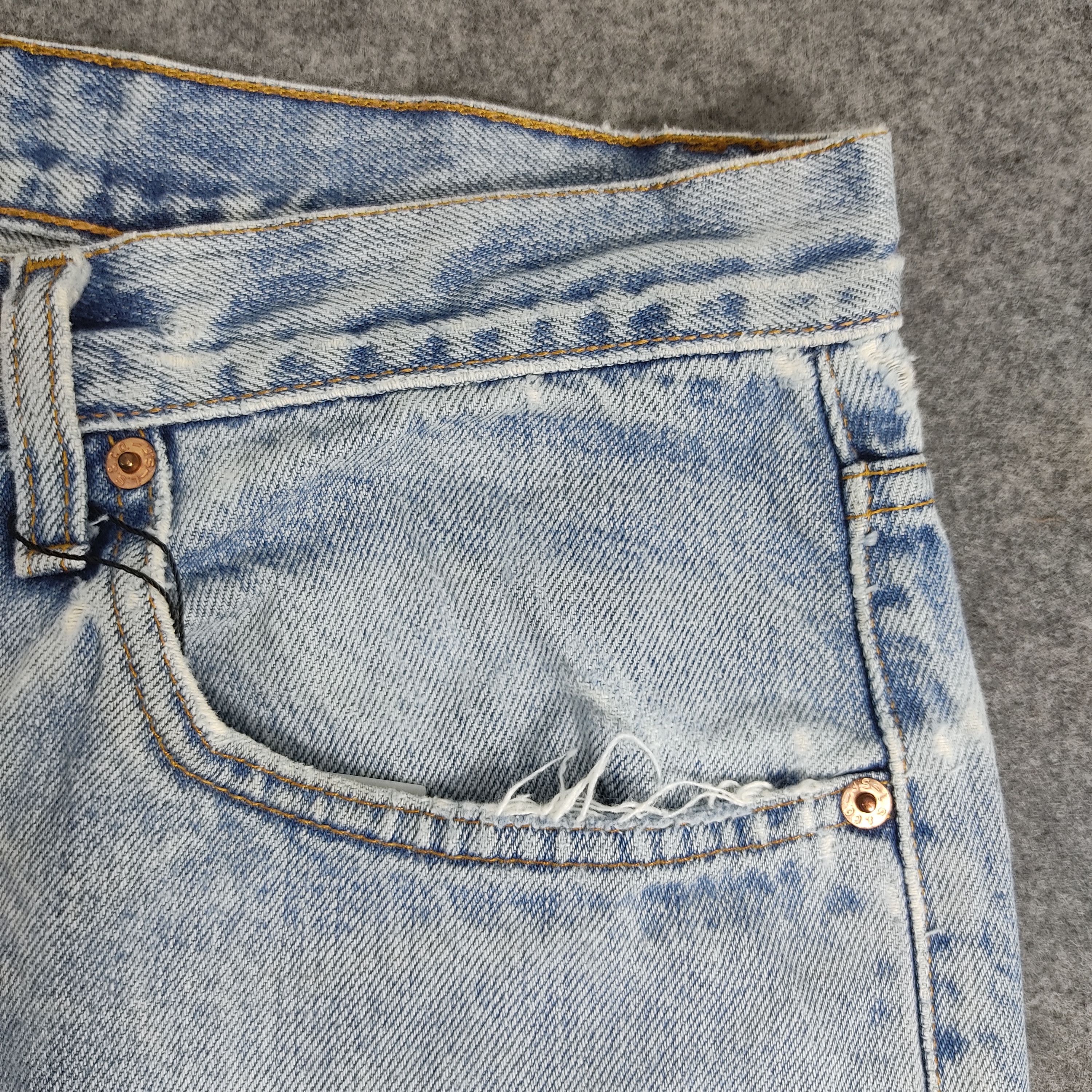 Levi's × Vintage Vintage 90s Levis 550 Jeans Blue Light Wash Distress Size US 32 / EU 48 - 7 Thumbnail