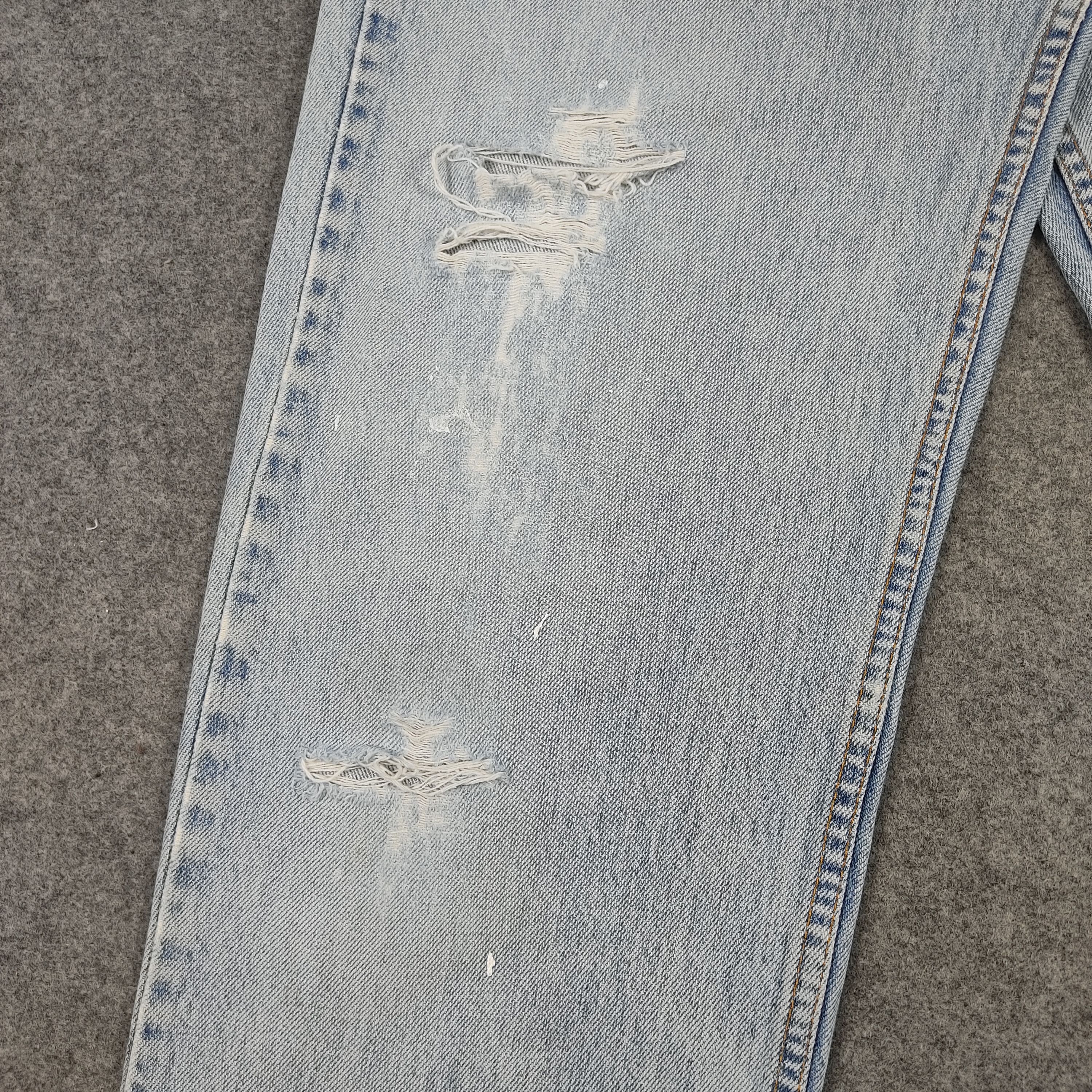 Levi's × Vintage Vintage 90s Levis 550 Jeans Blue Light Wash Distress Size US 32 / EU 48 - 3 Thumbnail