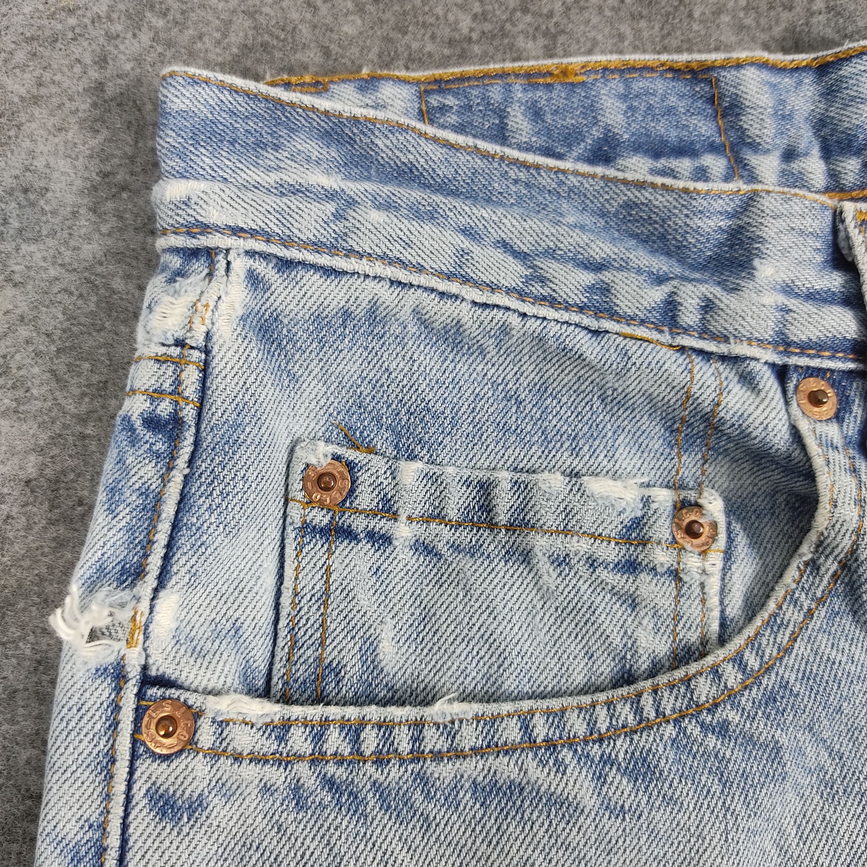 Levi's × Vintage Vintage 90s Levis 550 Jeans Blue Light Wash Distress Size US 32 / EU 48 - 9 Thumbnail