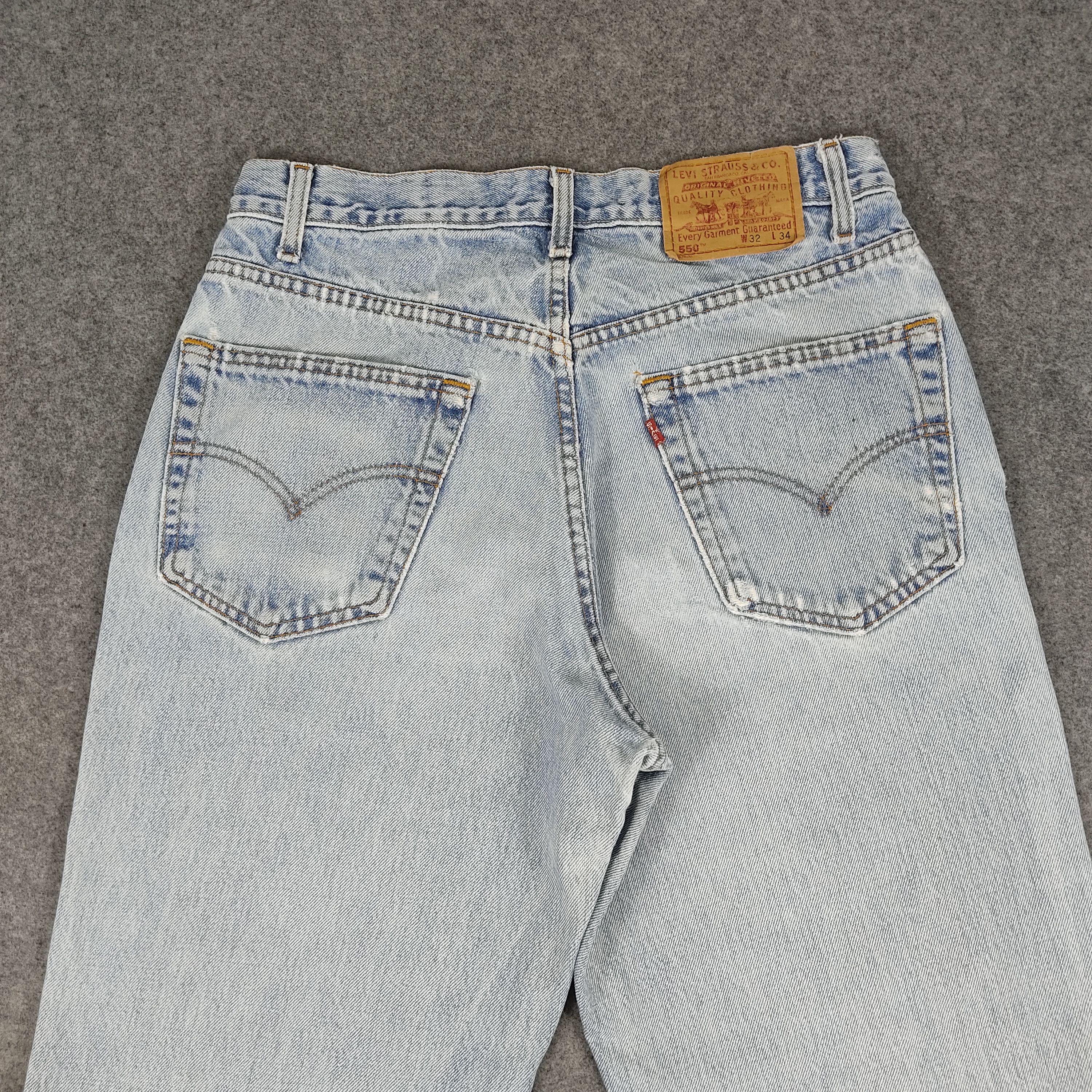 Levi's × Vintage Vintage 90s Levis 550 Jeans Blue Light Wash Distress Size US 32 / EU 48 - 14 Thumbnail