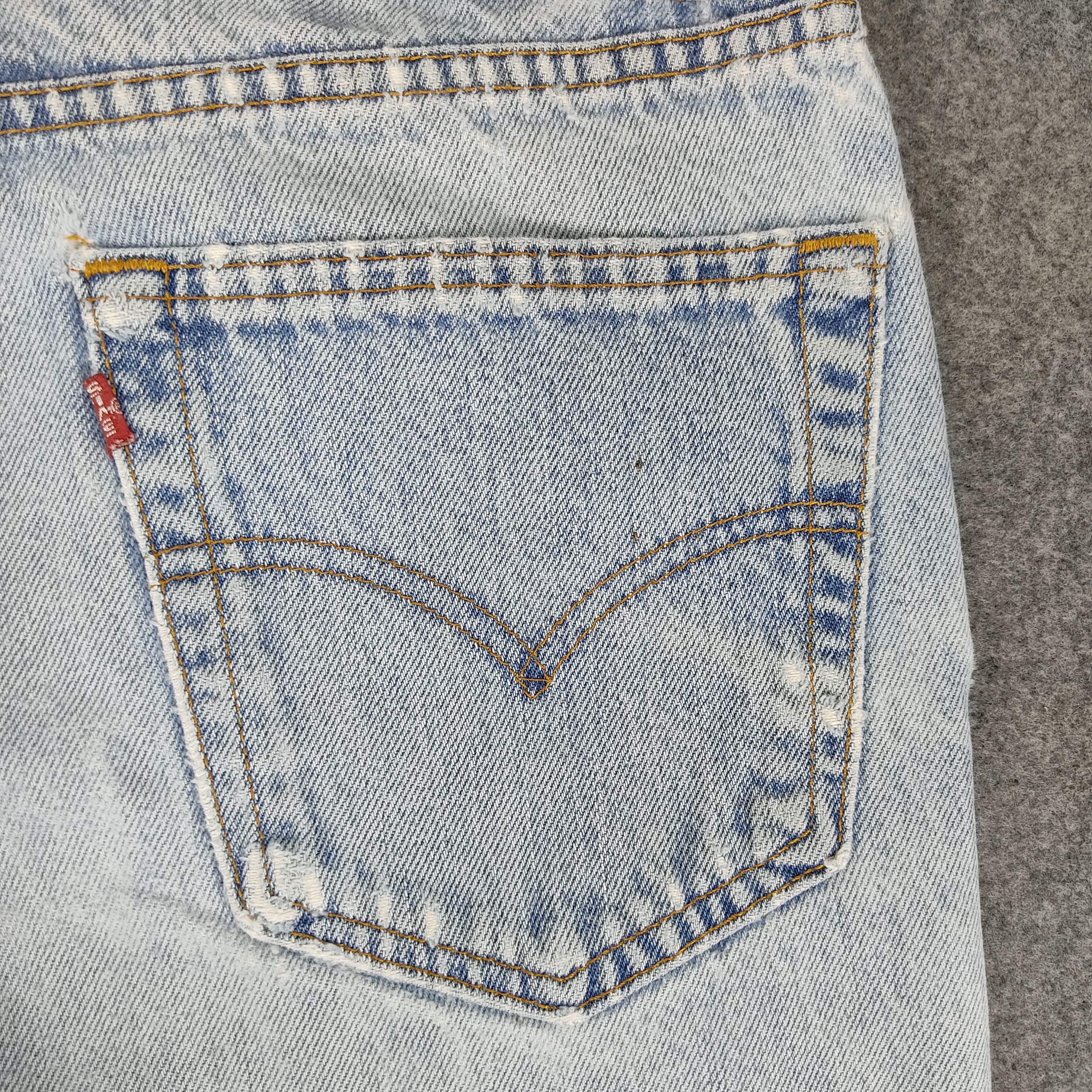 Levi's × Vintage Vintage 90s Levis 550 Jeans Blue Light Wash Distress Size US 32 / EU 48 - 16 Thumbnail