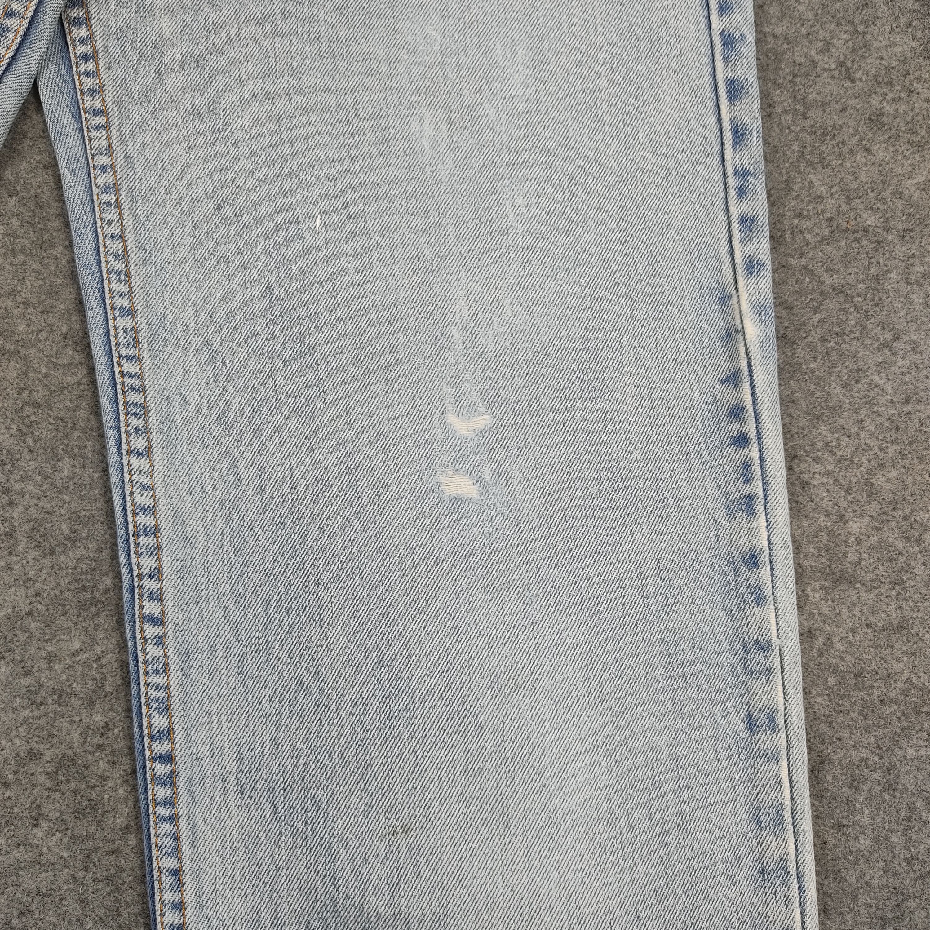 Levi's × Vintage Vintage 90s Levis 550 Jeans Blue Light Wash Distress Size US 32 / EU 48 - 4 Thumbnail