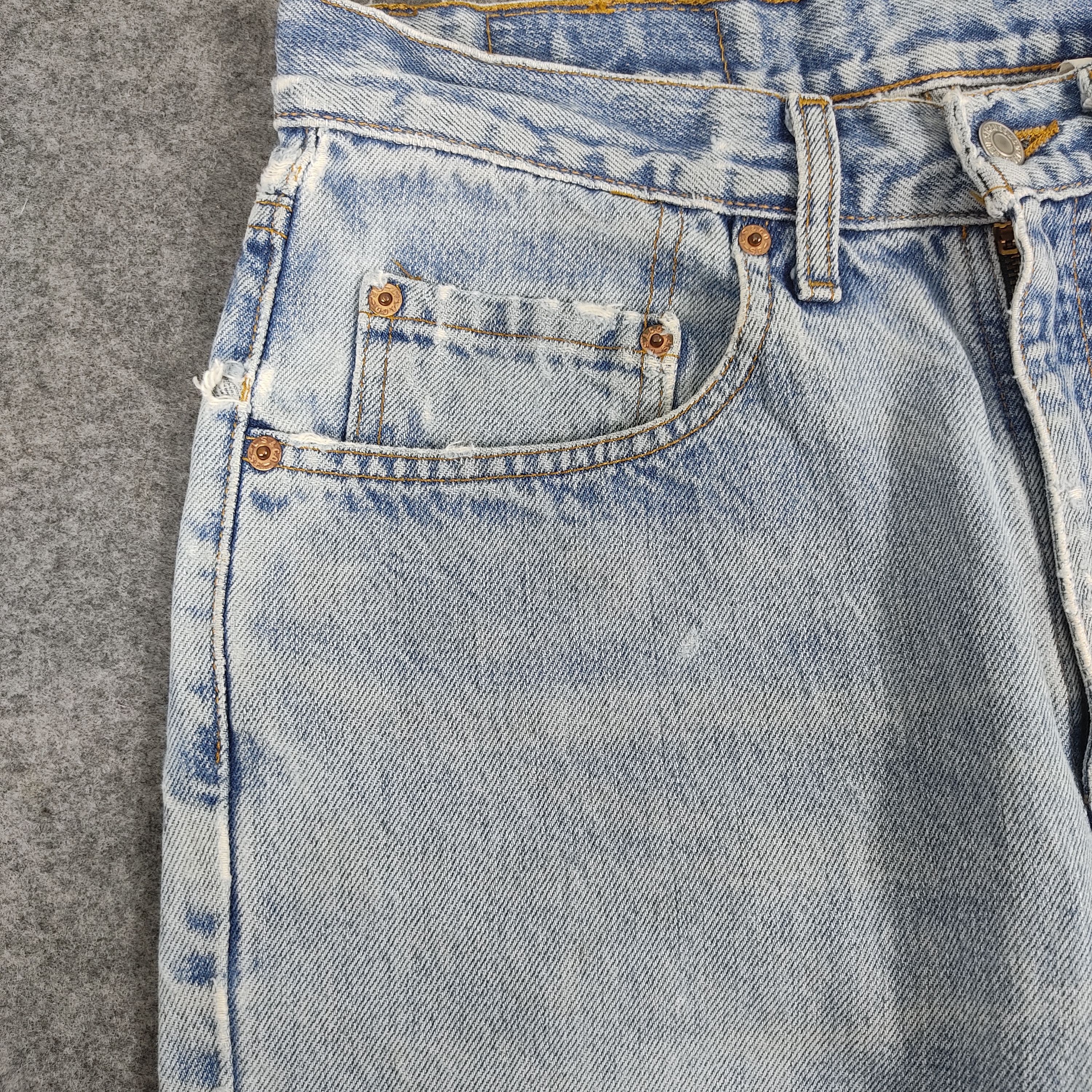 Levi's × Vintage Vintage 90s Levis 550 Jeans Blue Light Wash Distress Size US 32 / EU 48 - 5 Thumbnail