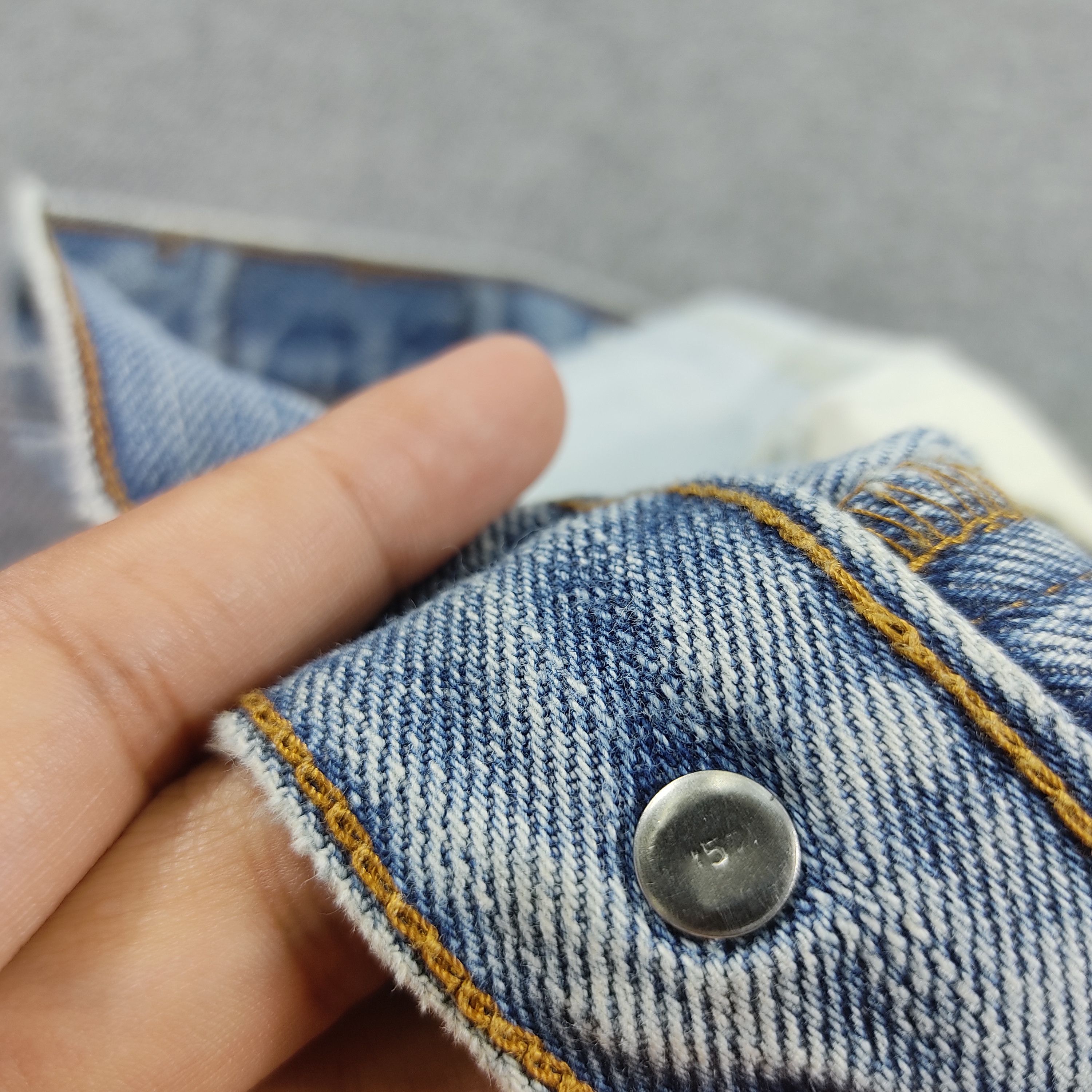 Levi's × Vintage Vintage Levis Jeans Blue Light Wash Regular Fit L588 Size US 32 / EU 48 - 23 Thumbnail