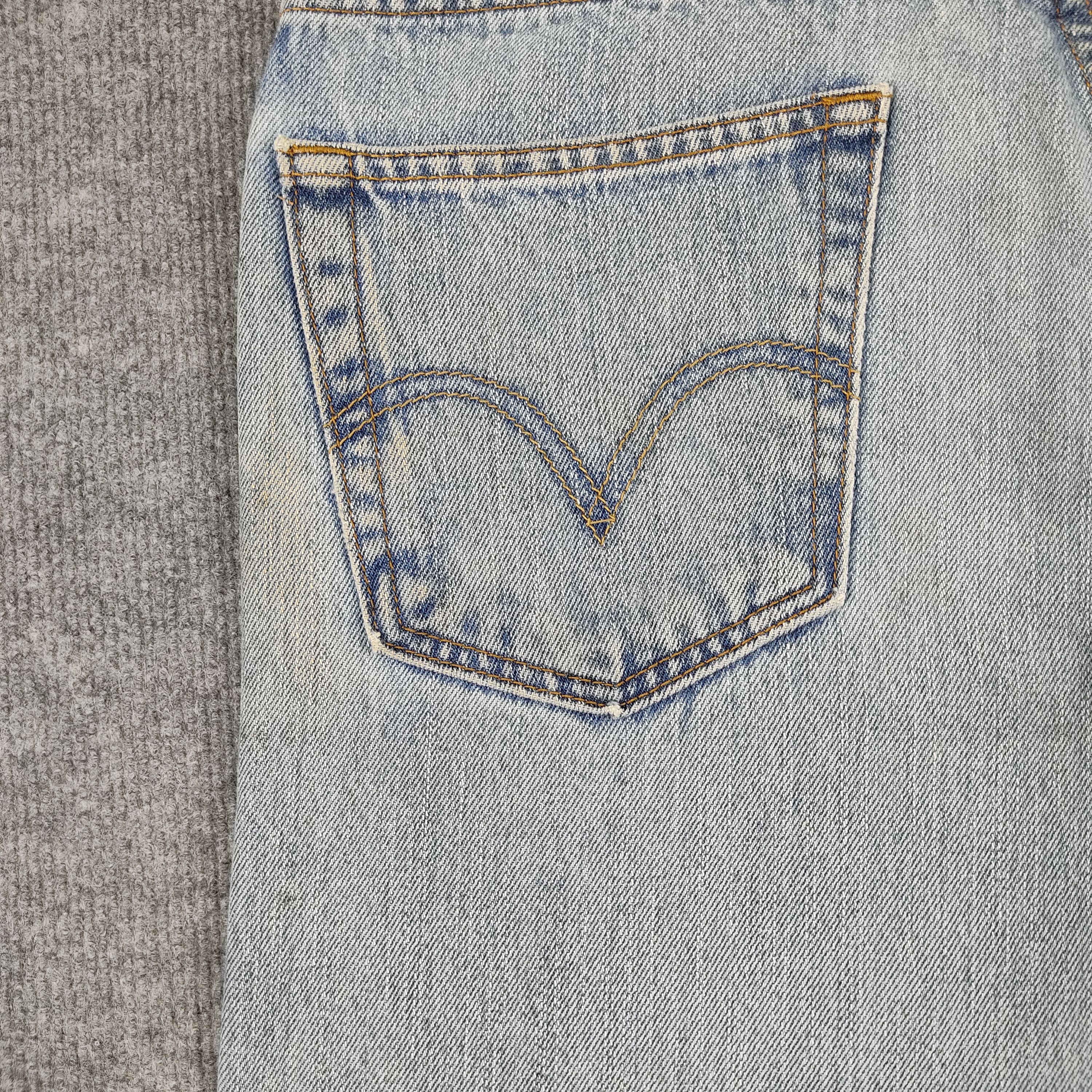 Levi's × Vintage Vintage Levis Jeans Blue Light Wash Regular Fit L588 Size US 32 / EU 48 - 15 Thumbnail